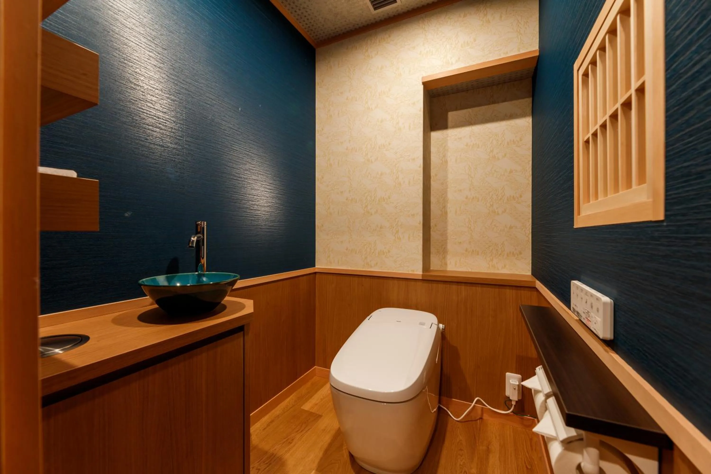 Toilet in Tachibana Shikitei