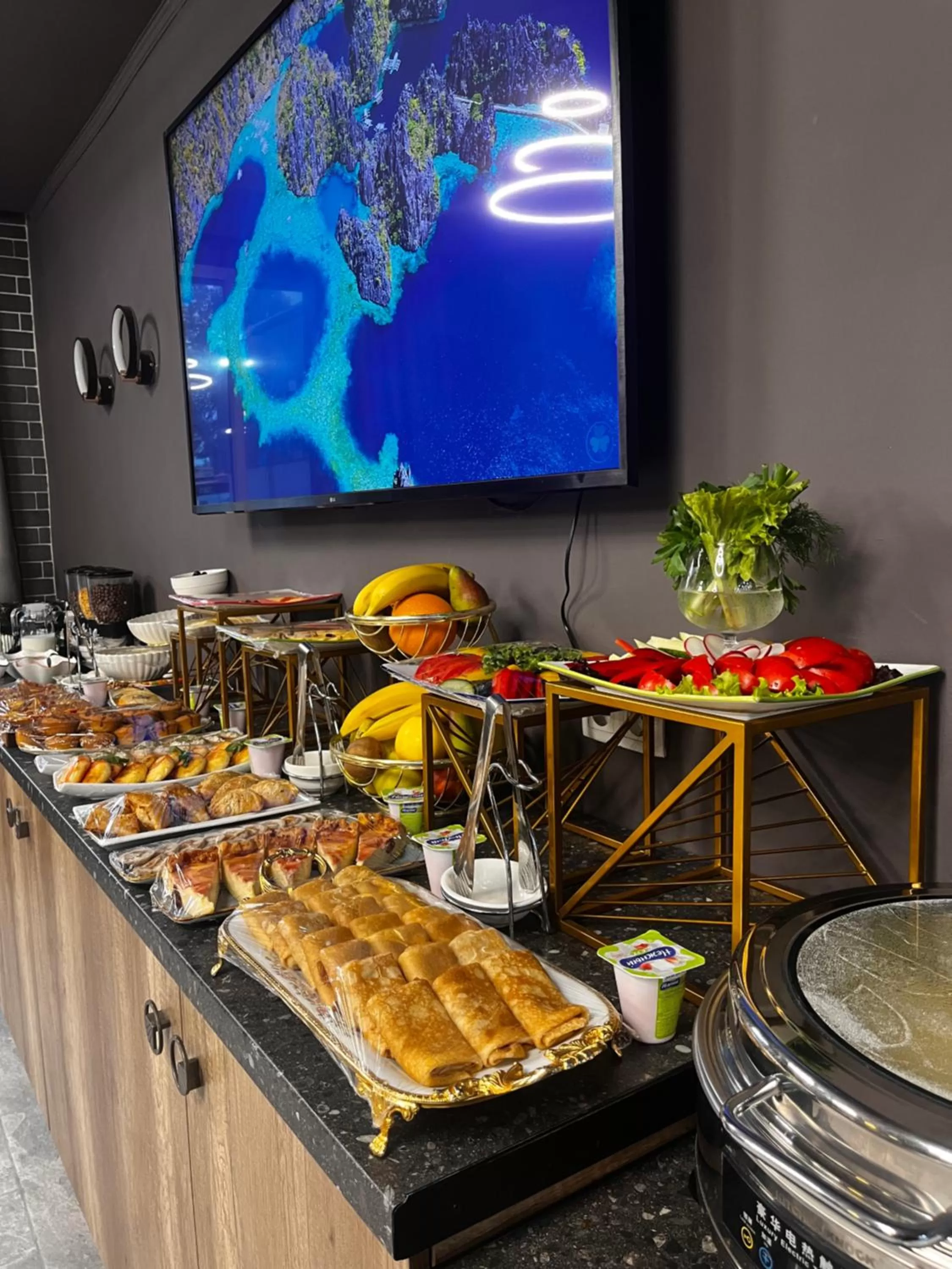 TV/Entertainment Center in Dora Hotel