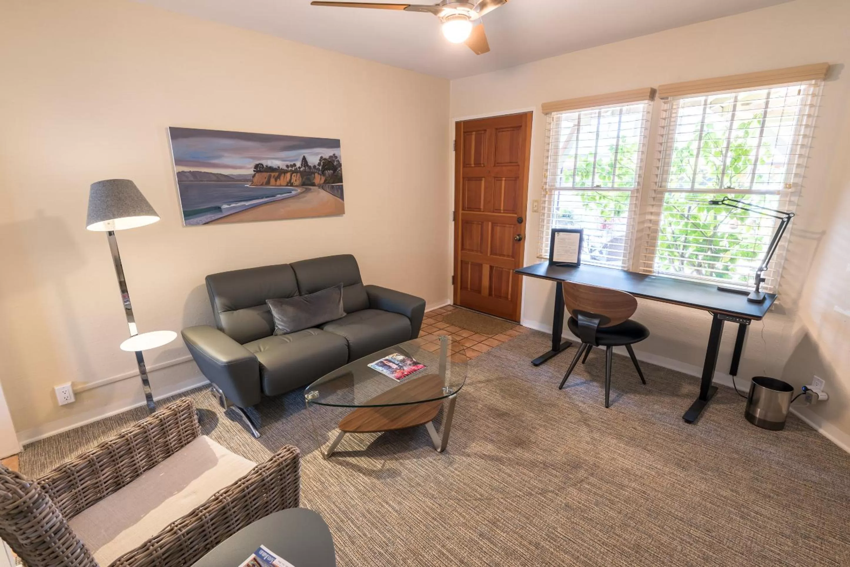 Living room in Harbor House Inn