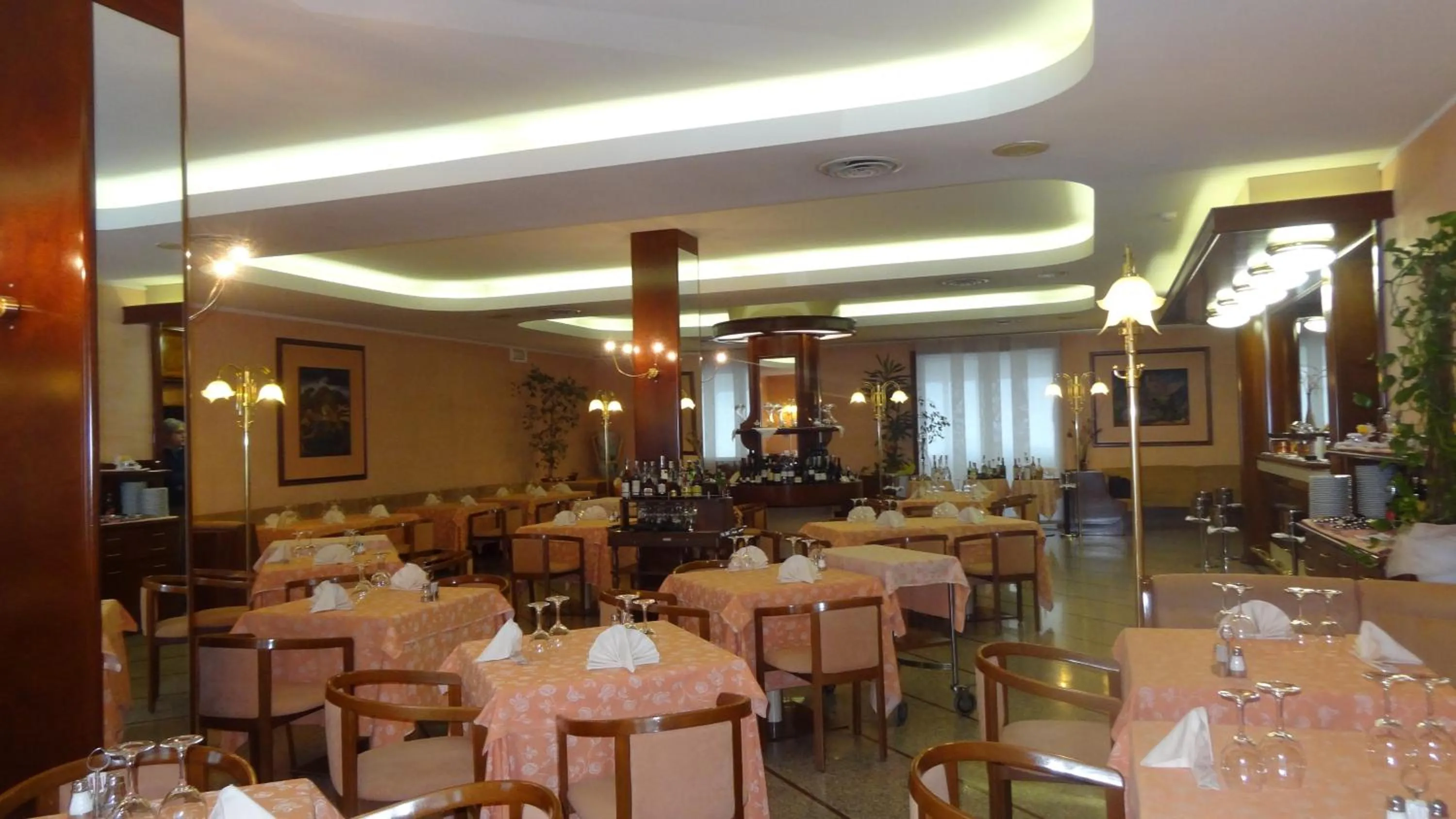 Restaurant/places to eat in Le Gronde