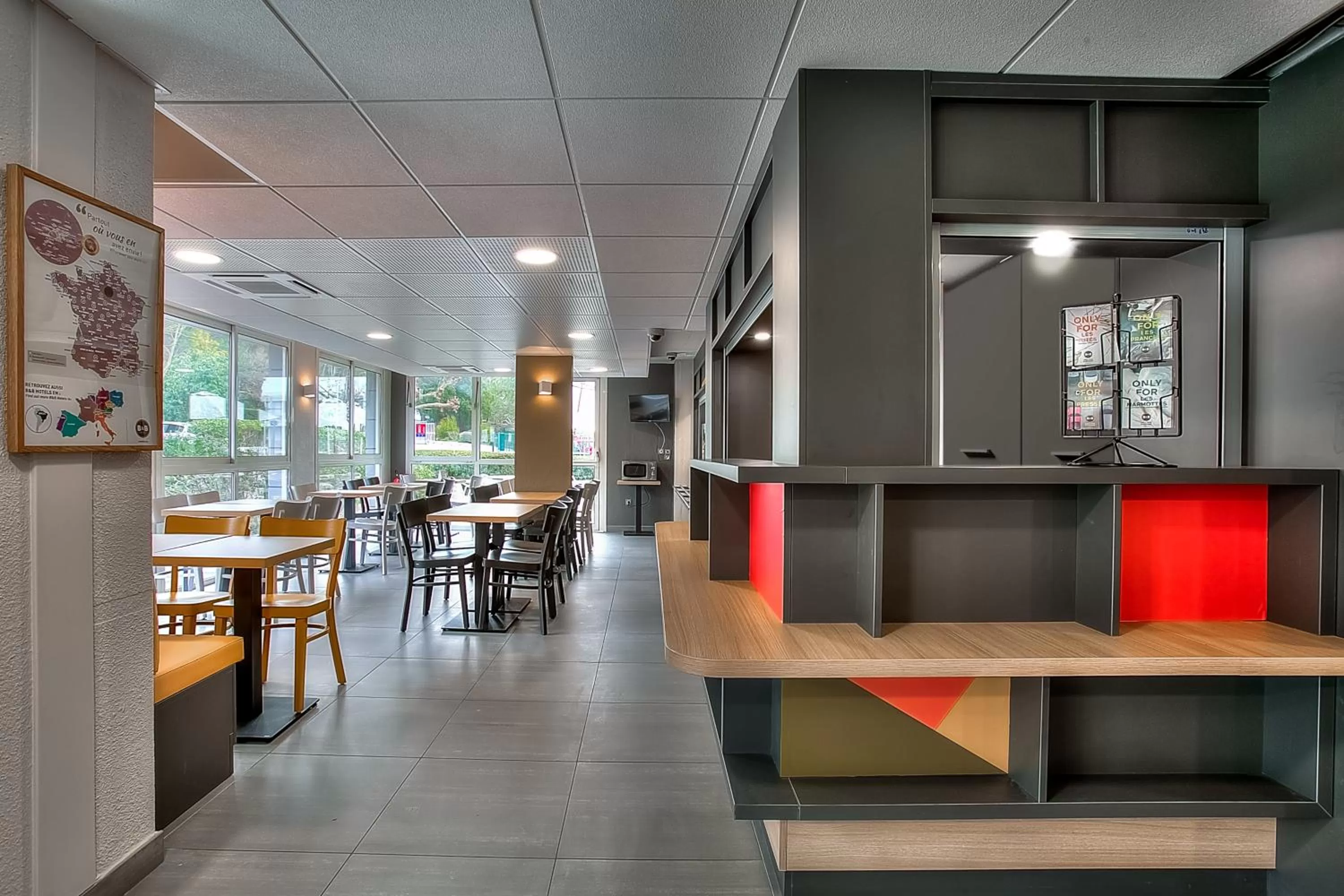 Lobby or reception in B&B HOTEL Antibes Sophia Antipolis