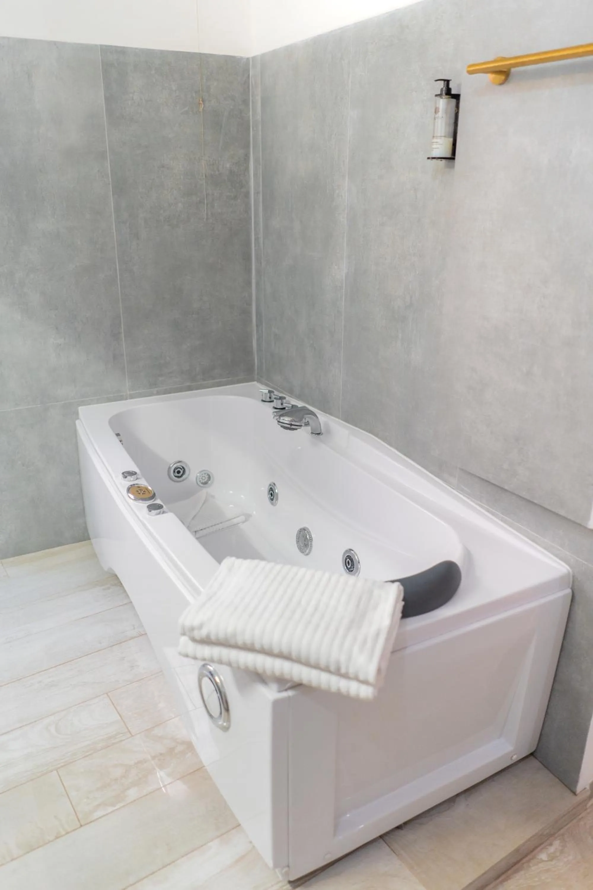 Hot Tub in iRooms - Spanish Steps