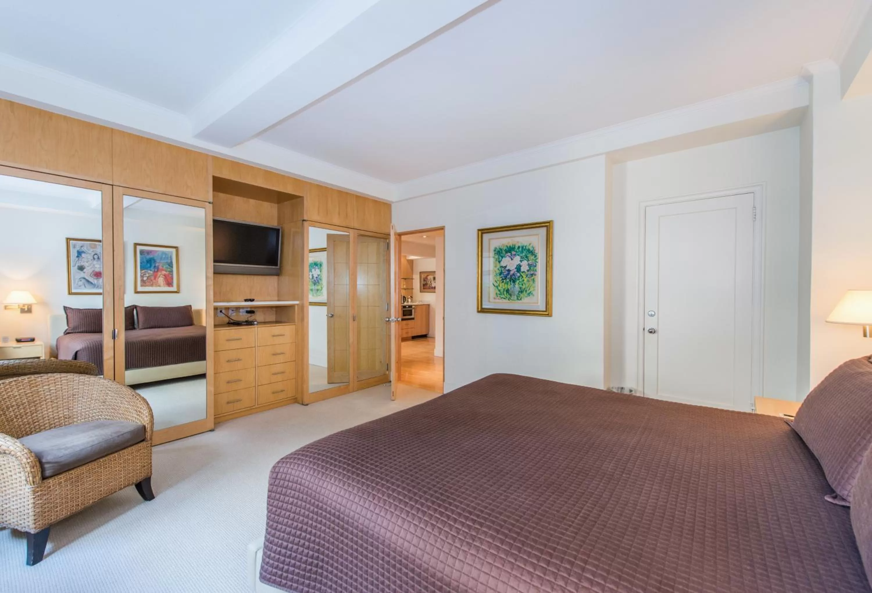 Bedroom, Bed in Lombardy Hotel