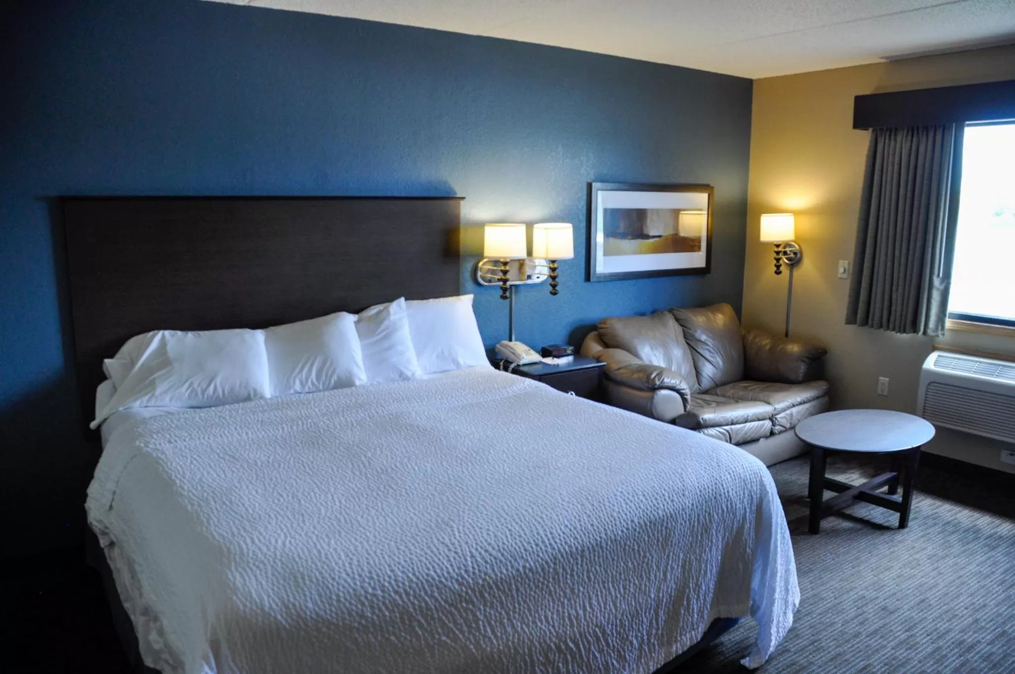 Seating area, Bed in AmericInn by Wyndham Clear Lake