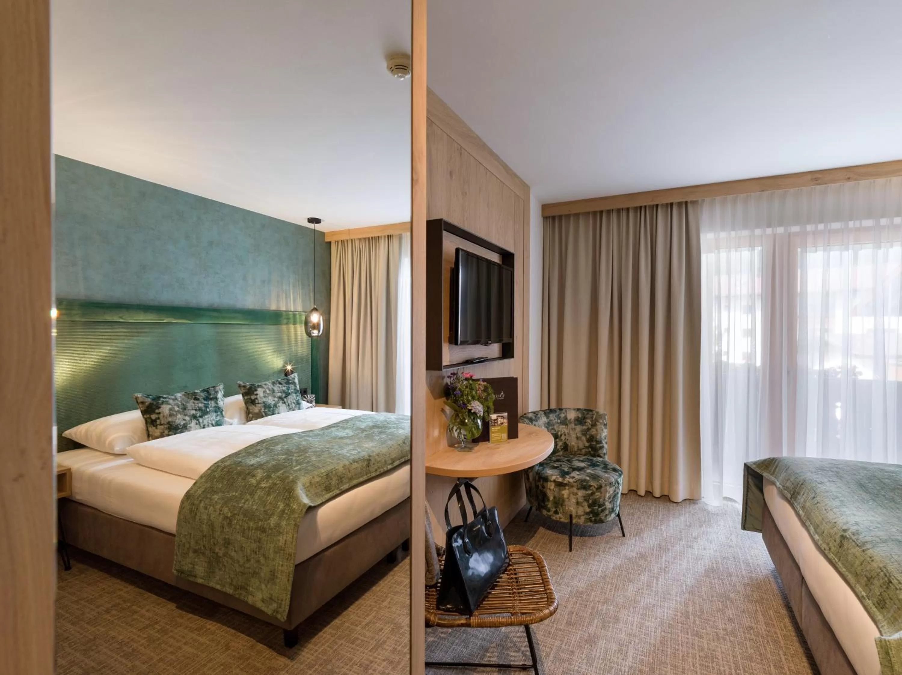 Bedroom, Bed in Hotel Jägerhof und Jagdhaus