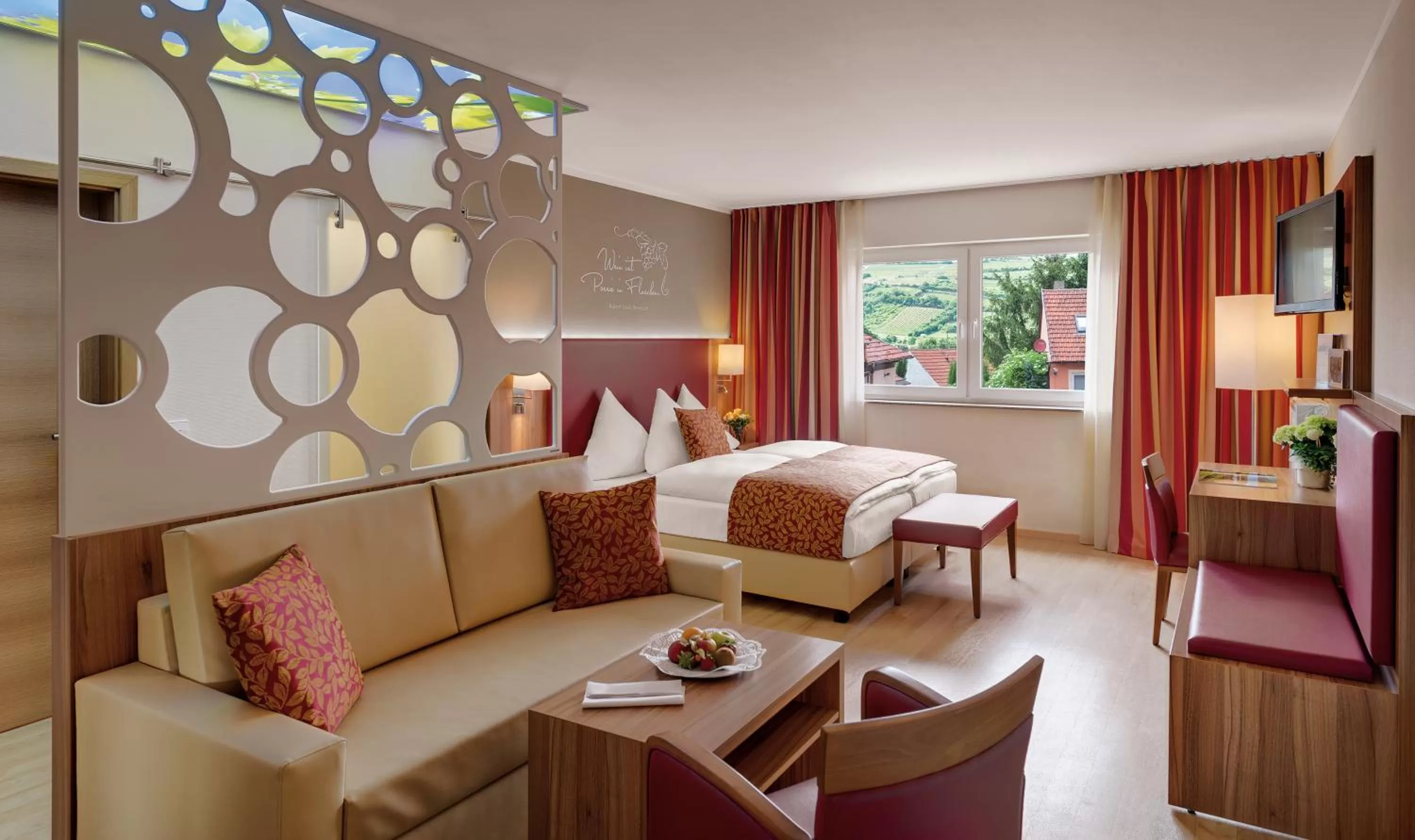 Living room, Bed in Pfalzhotel Asselheim