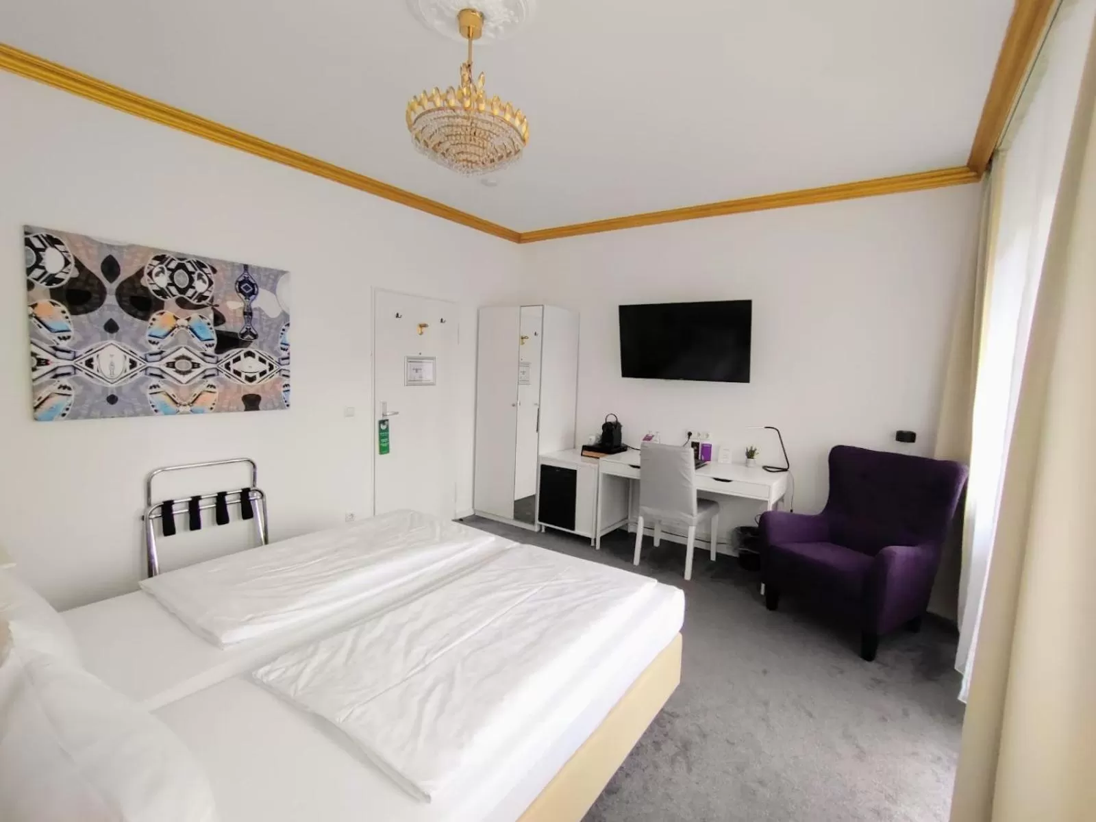 Photo of the whole room, Bed in Les Nations