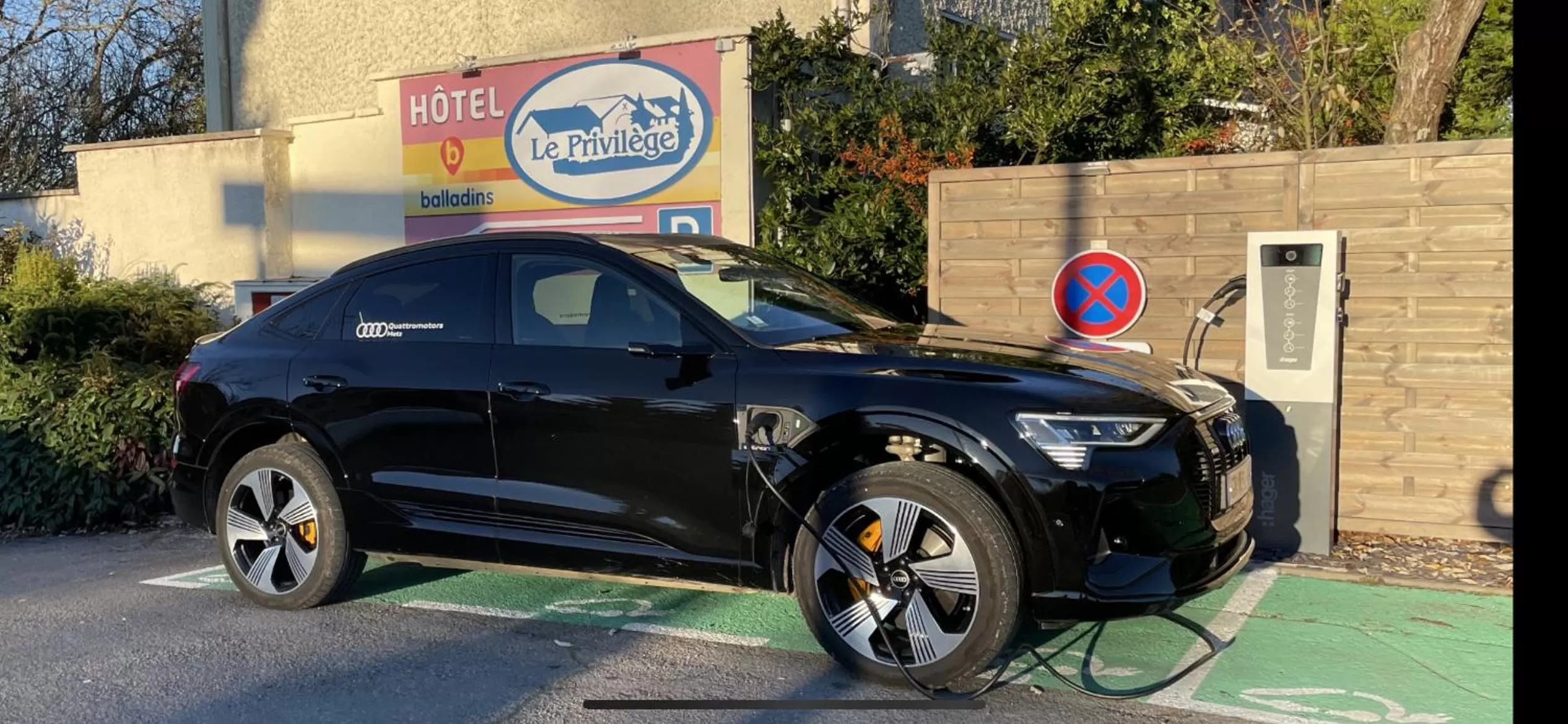 Parking in Hôtel Restaurant le Privilège - authentic by balladins
