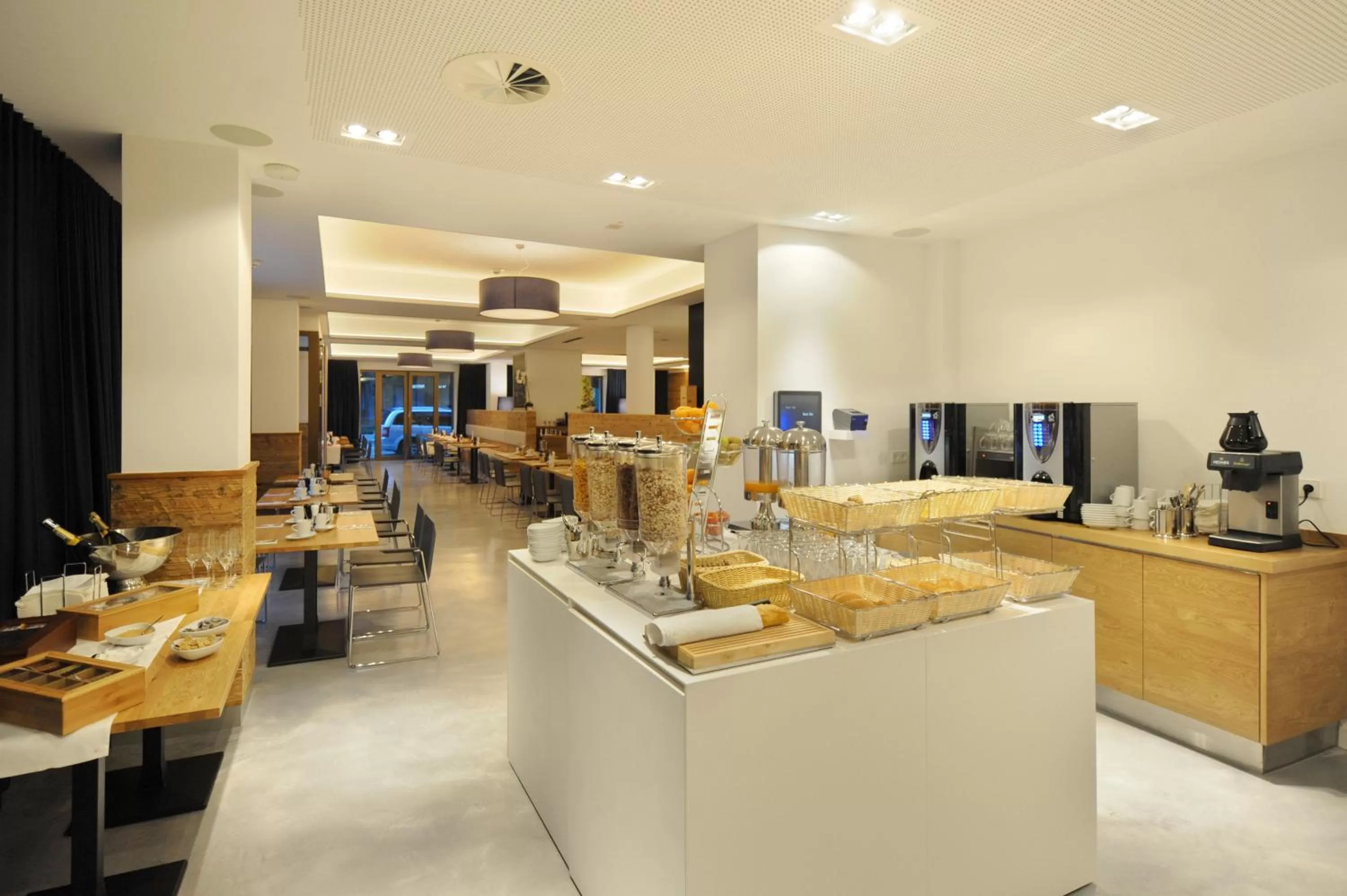 Food and drinks in Bayer 89 Vi Vadi Hotel