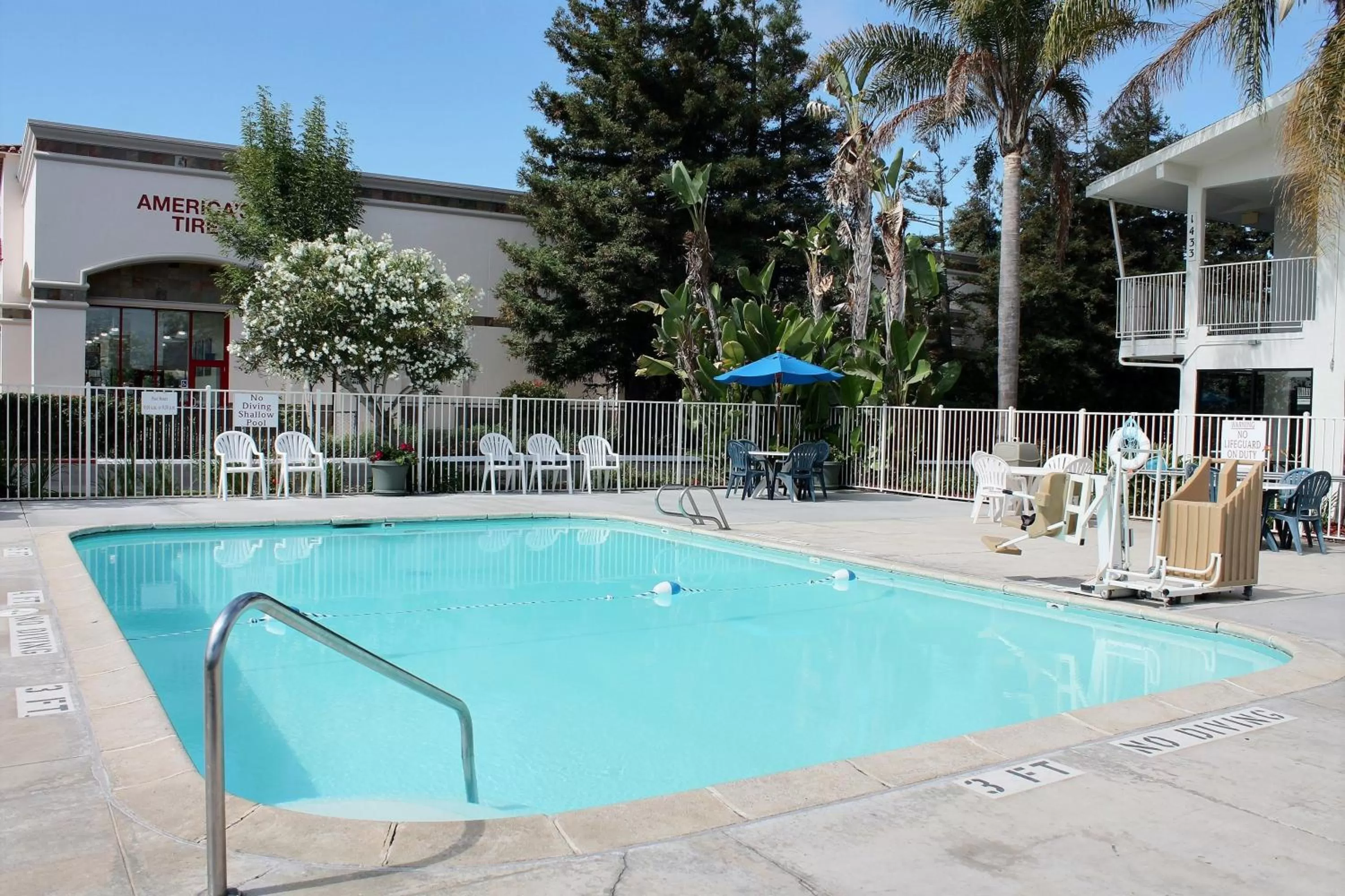 Swimming pool in Motel 6-San Luis Obispo, CA - North