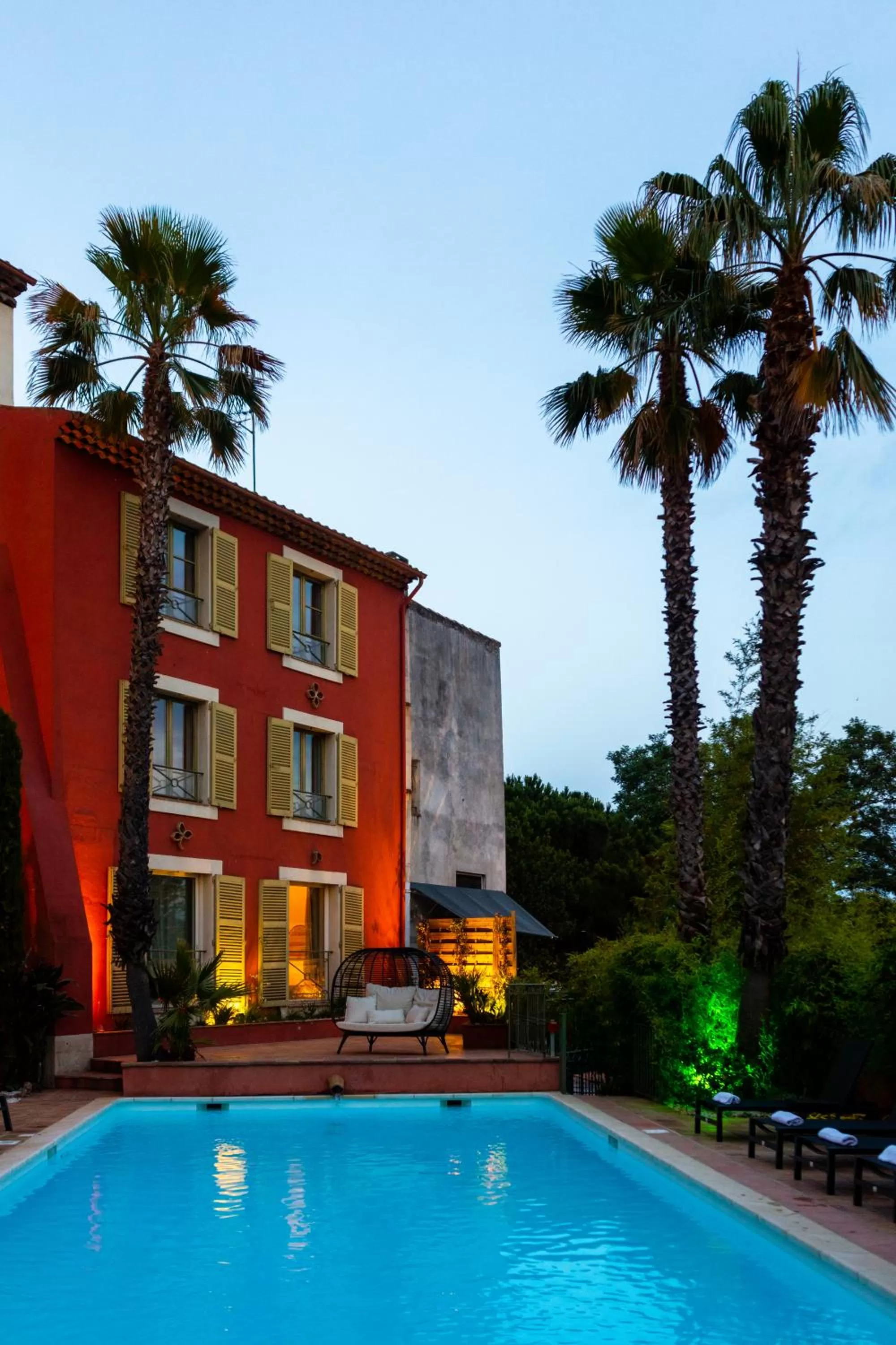Pool view in Hôtel l'Arena
