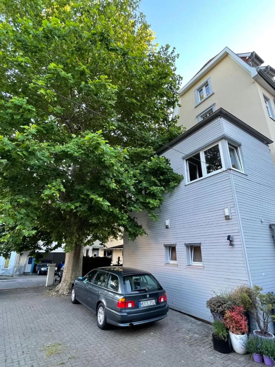 Property building in AUERSTEIN-Hotels auerstein & auerstein-mono