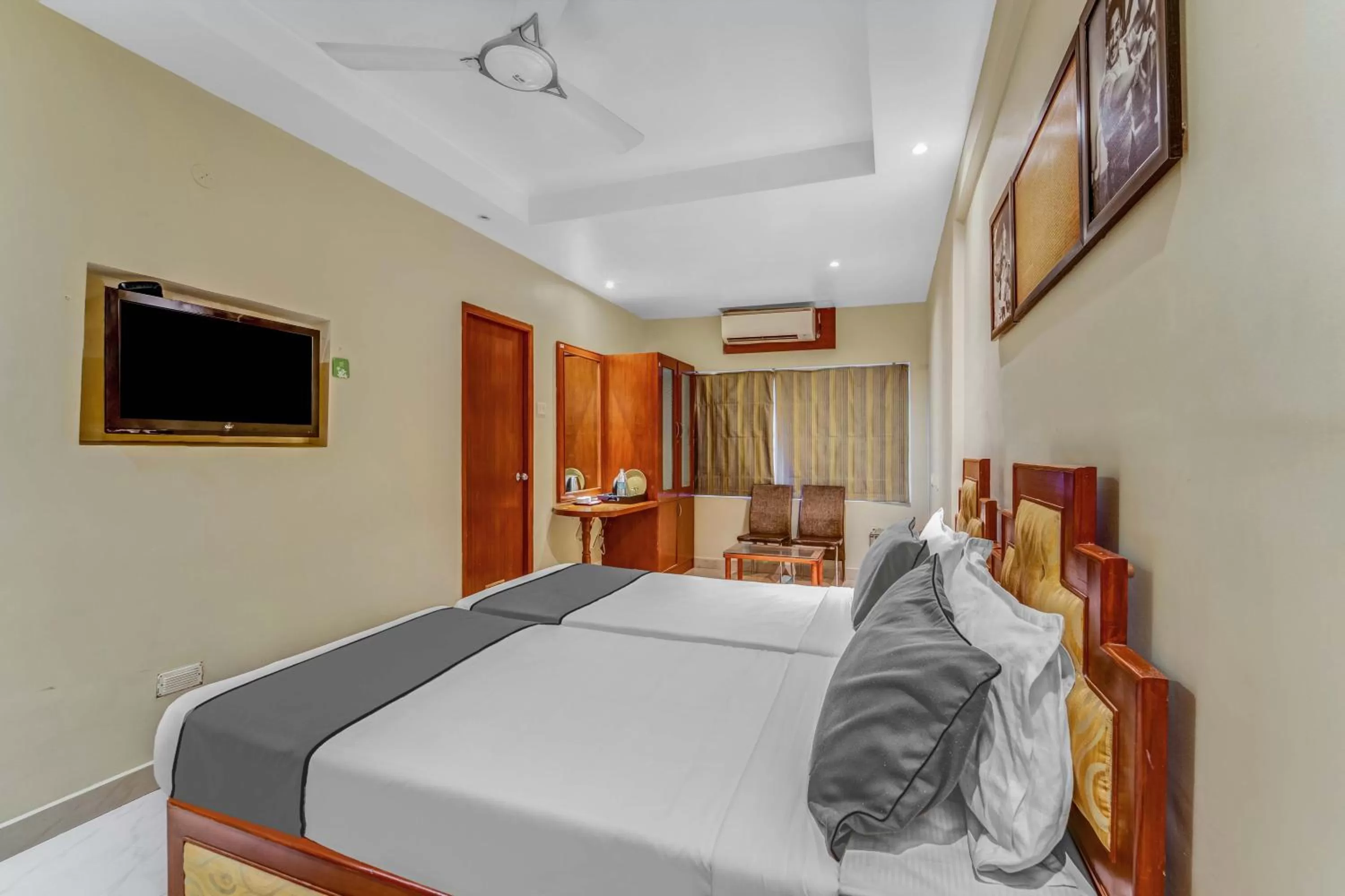 Bed in Upar Hotels Cinecity Kodambakkam RAGHAVENDRA MANDAPAM