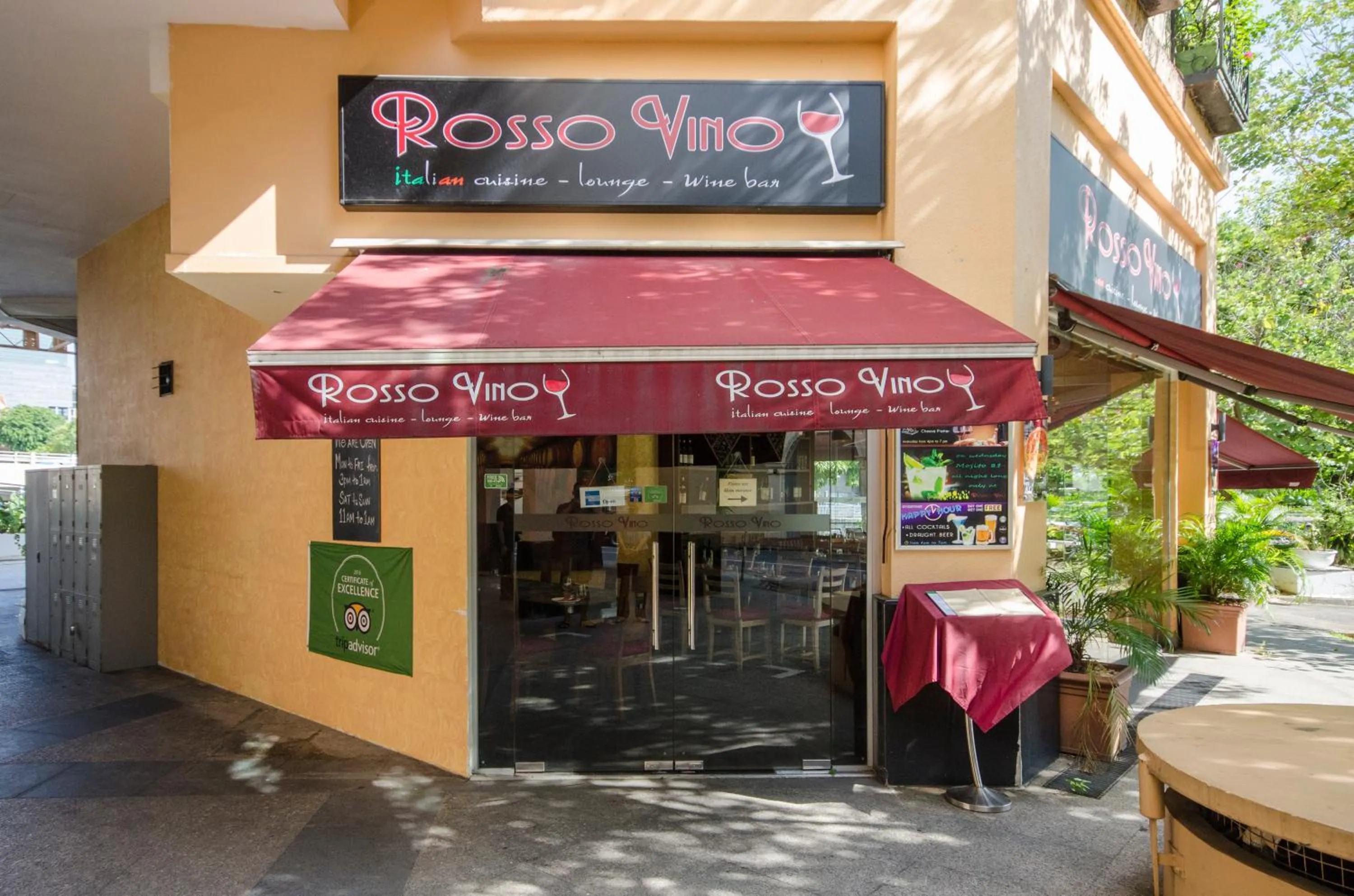 Restaurant/places to eat in Robertson Quay Hotel