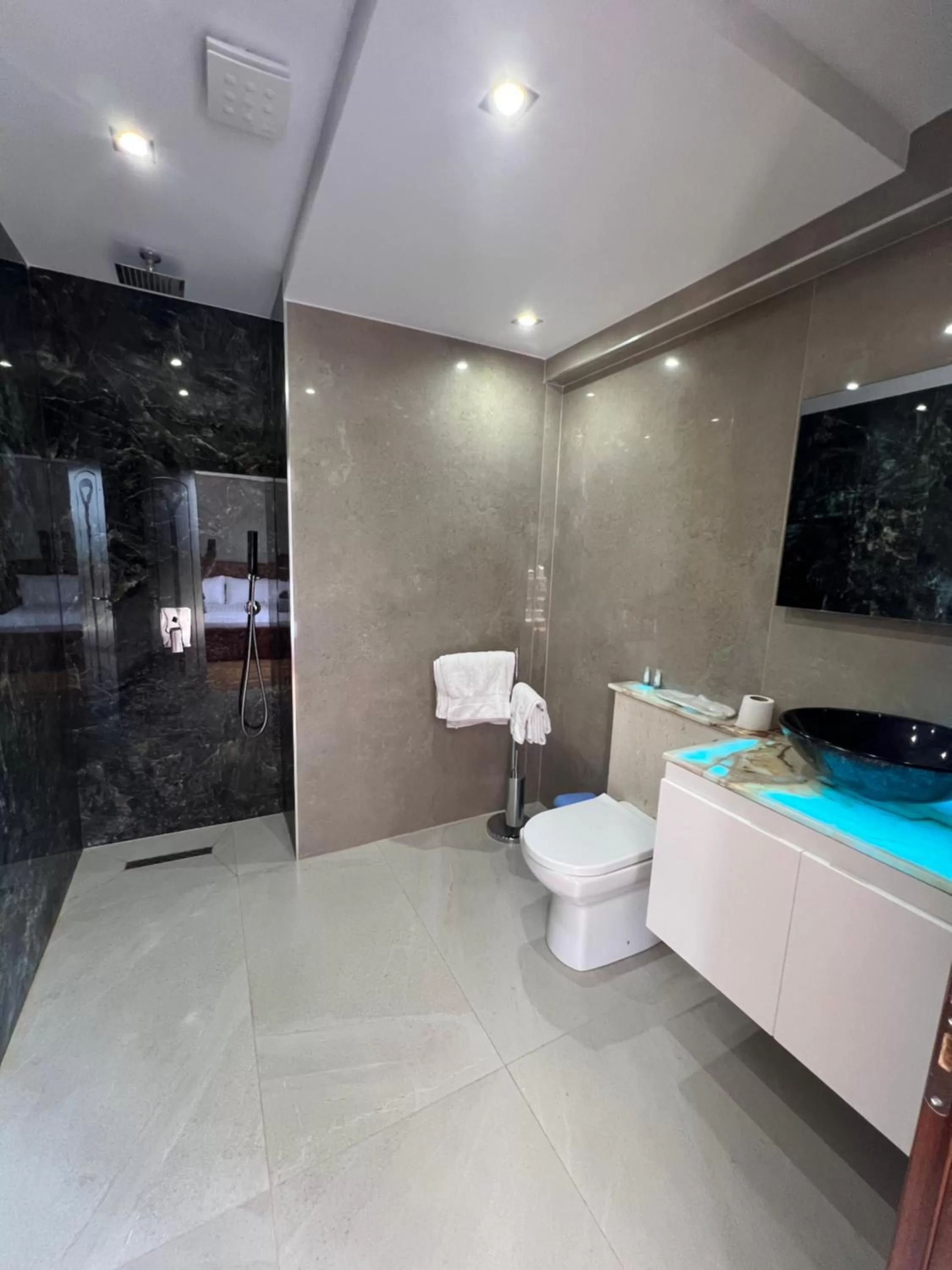 Bathroom in Hotel Victoria