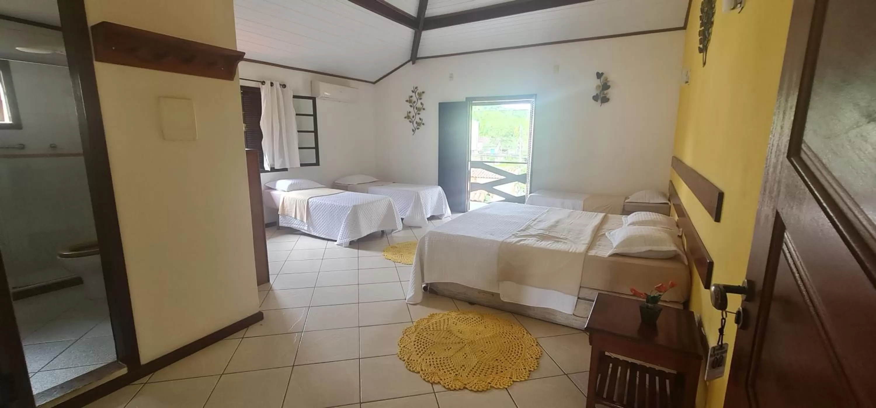 Photo of the whole room, Bed in Pousada Flor de Paraty