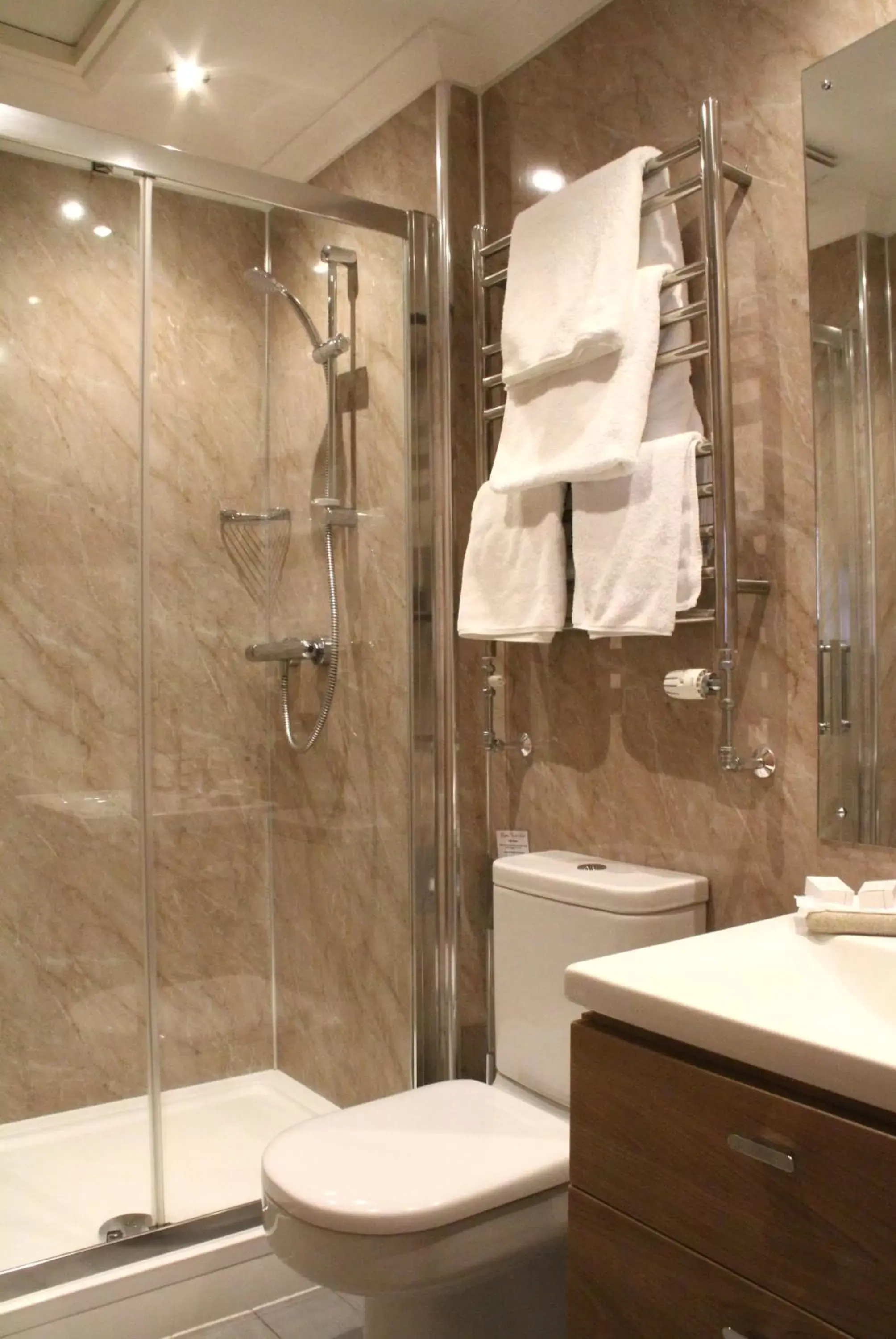 Small Twin Room in Exeter Court Hotel Small Twin Room in Exeter Court Hotel