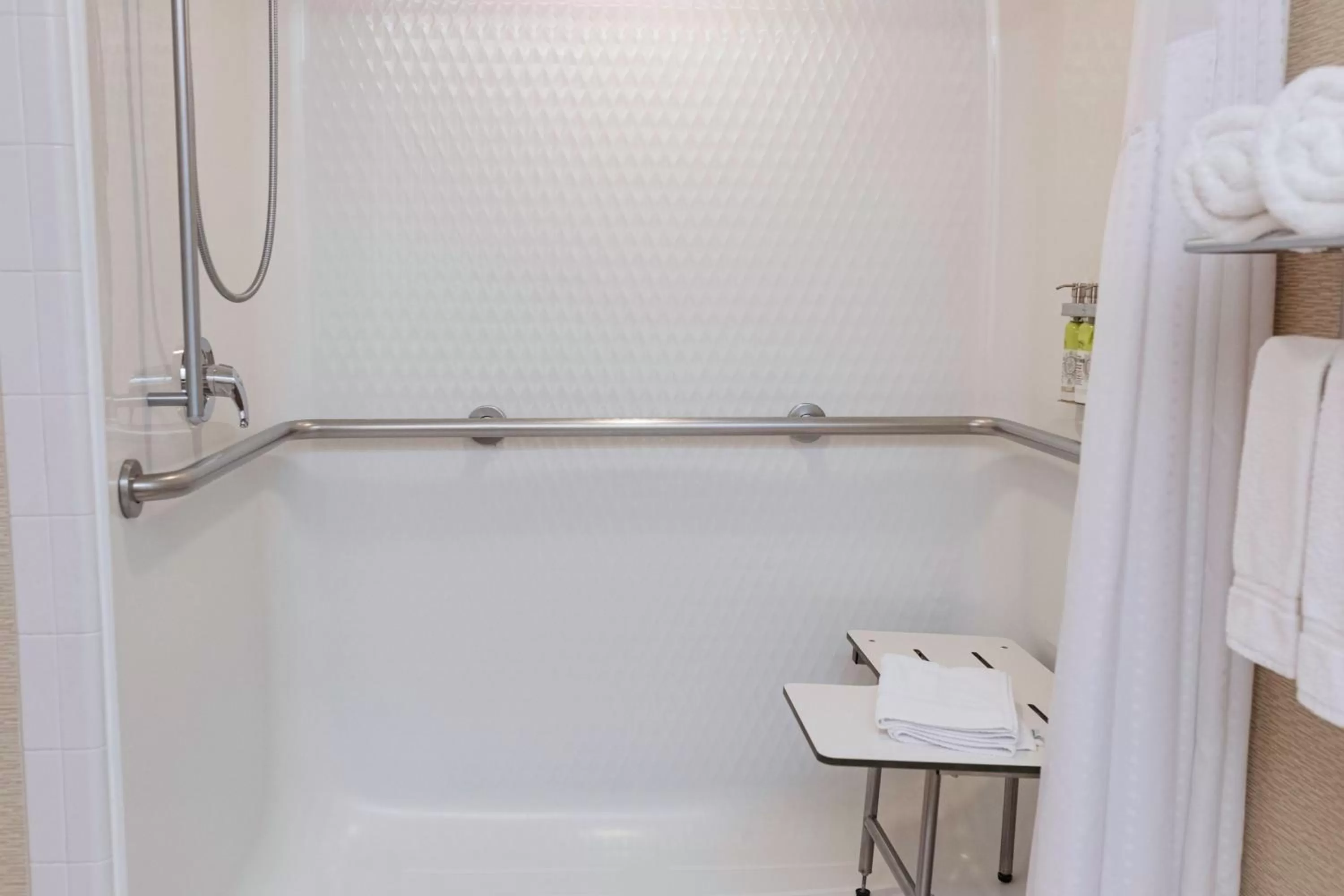 Bathroom in Holiday Inn Express & Suites - Olathe North by IHG