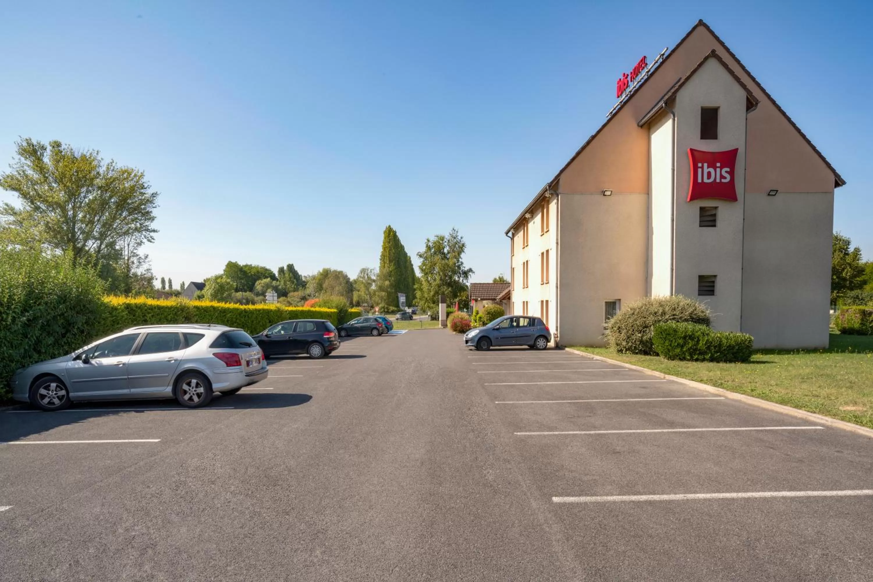 Property building in ibis Creil Sur Oise