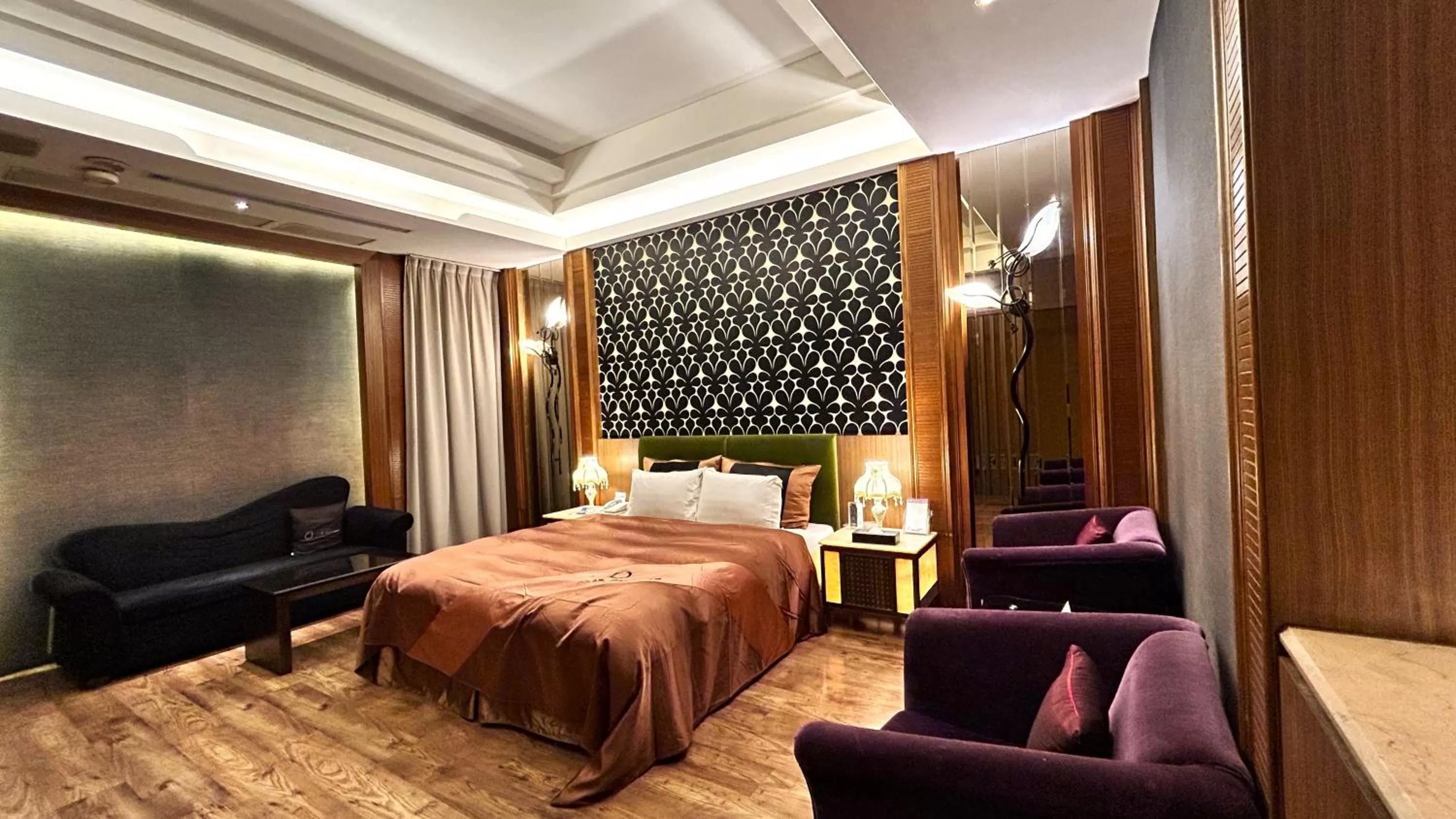 Photo of the whole room, Bed in Shining Motel