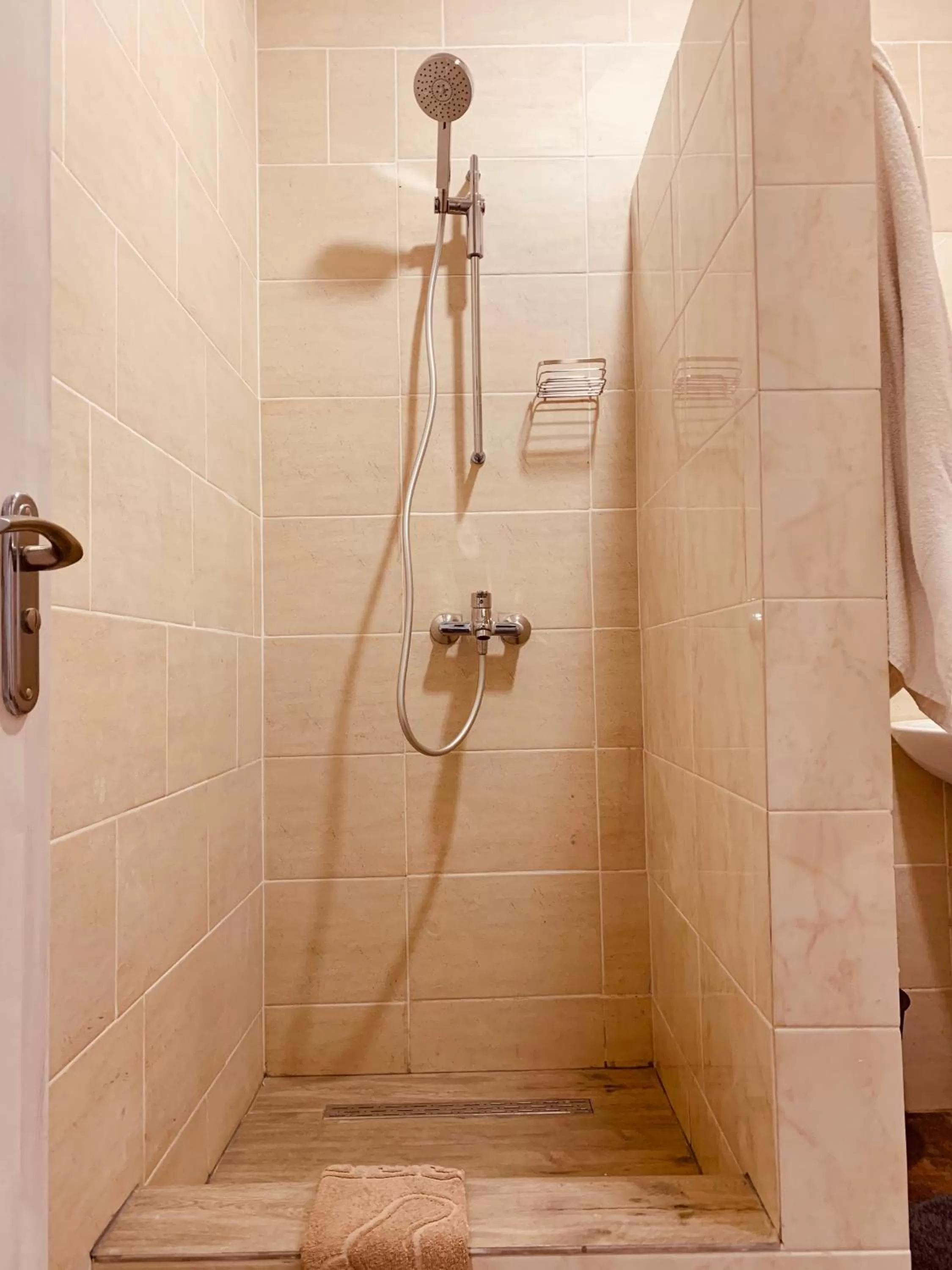 WINE & ROSE BOUTIQUE HOTEL