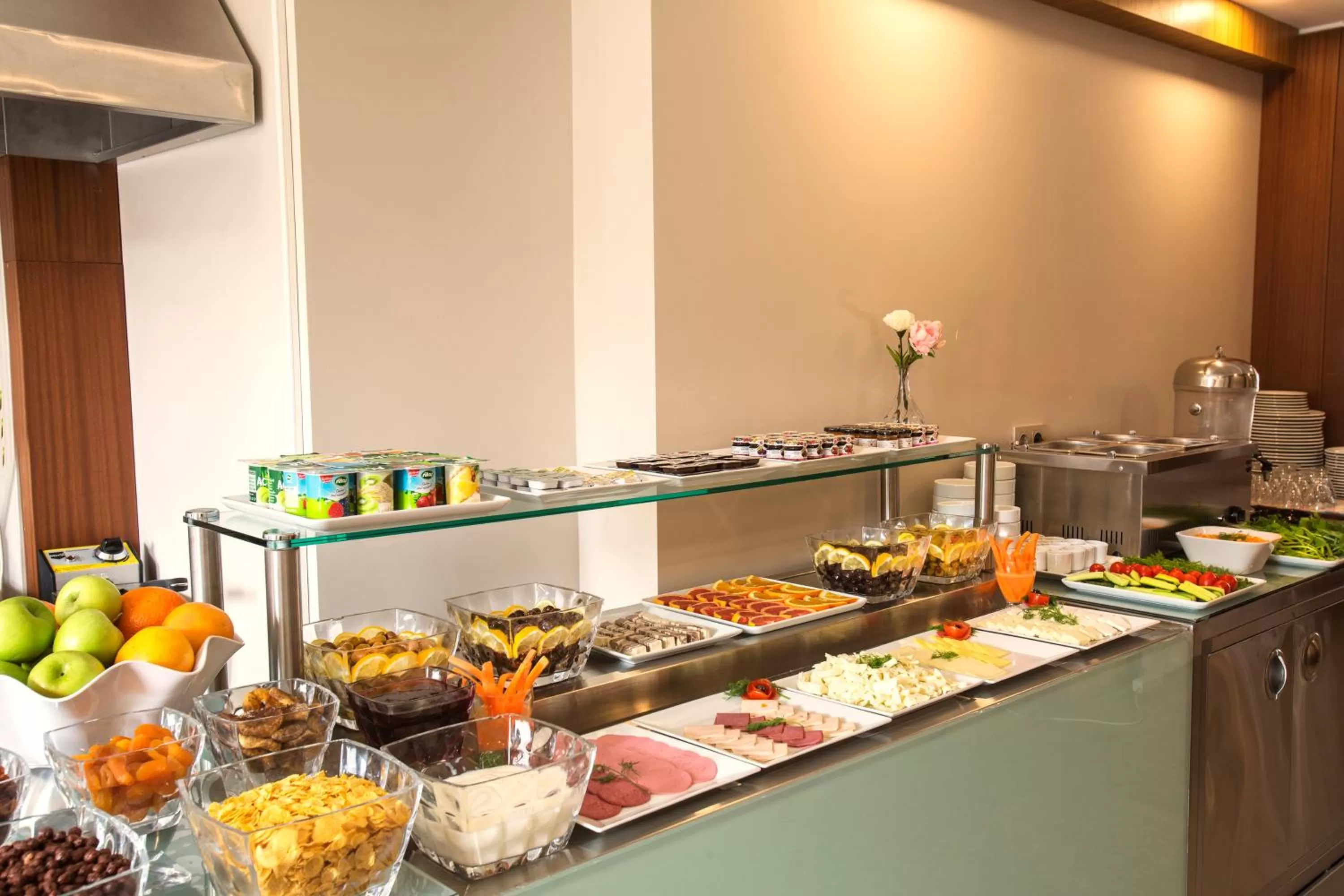 Restaurant/places to eat in Obelisk Hotel & Suites