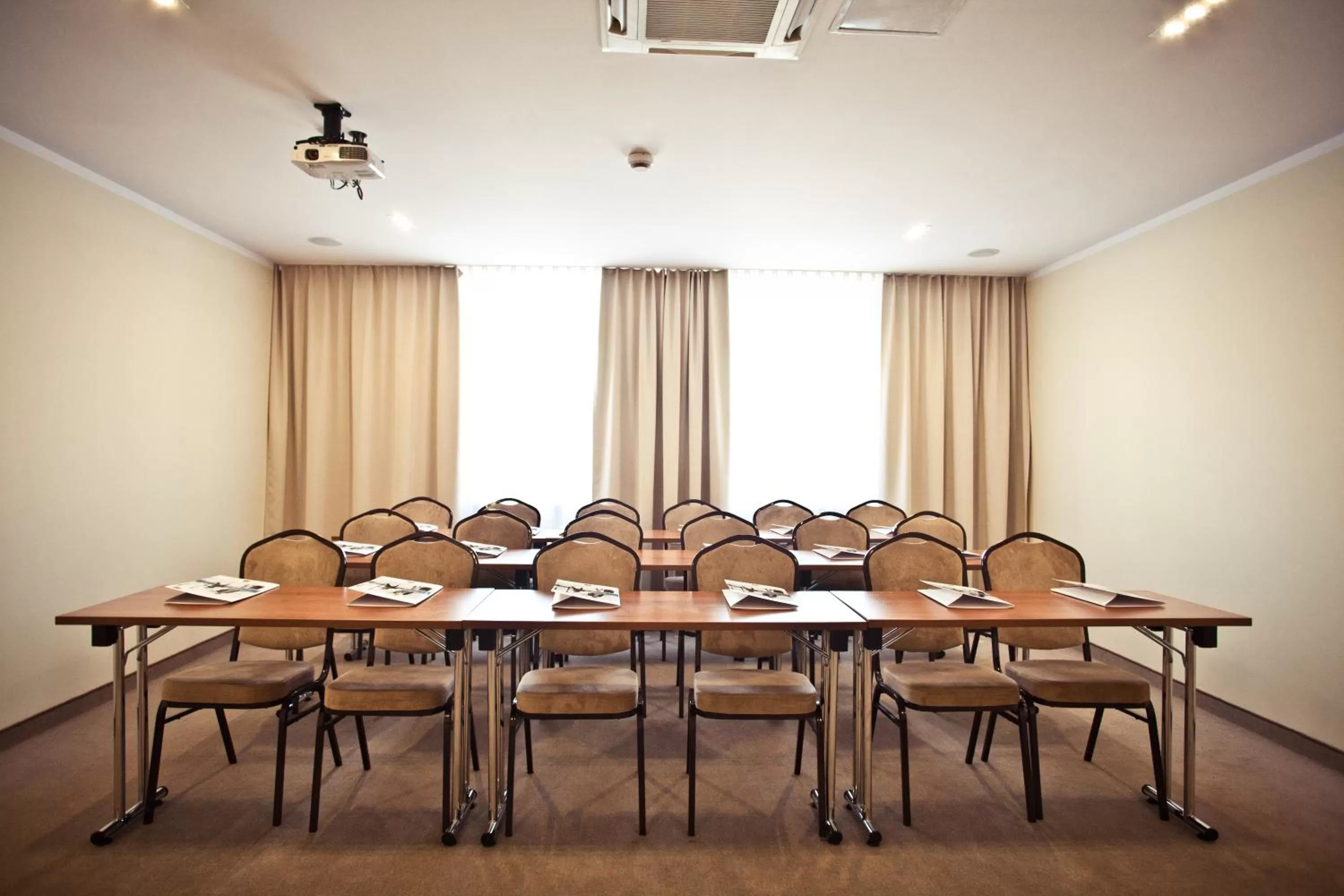 Day in Hotel Mazovia Airport Modlin