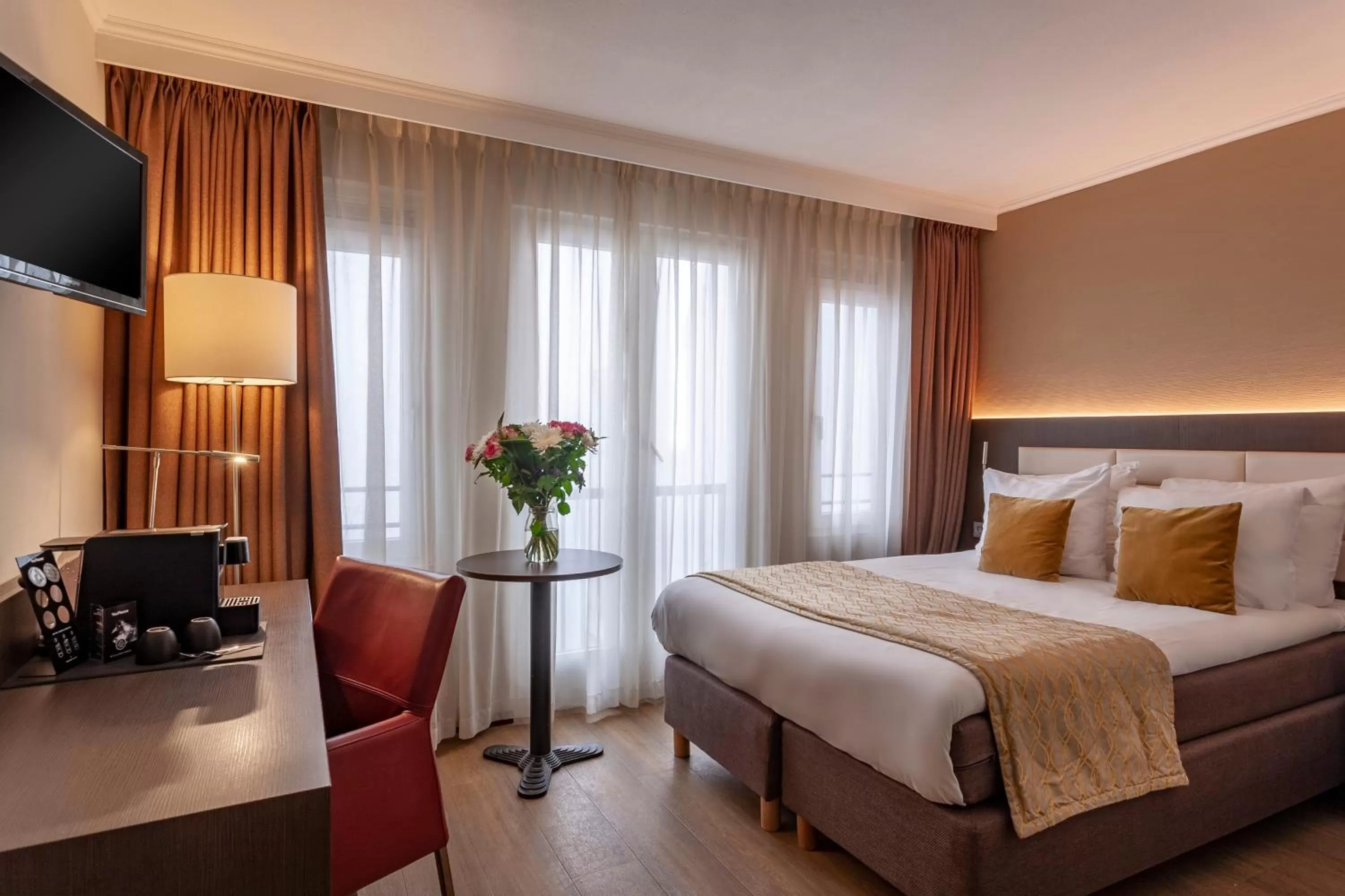 Photo of the whole room, Bed in Avenue Hotel