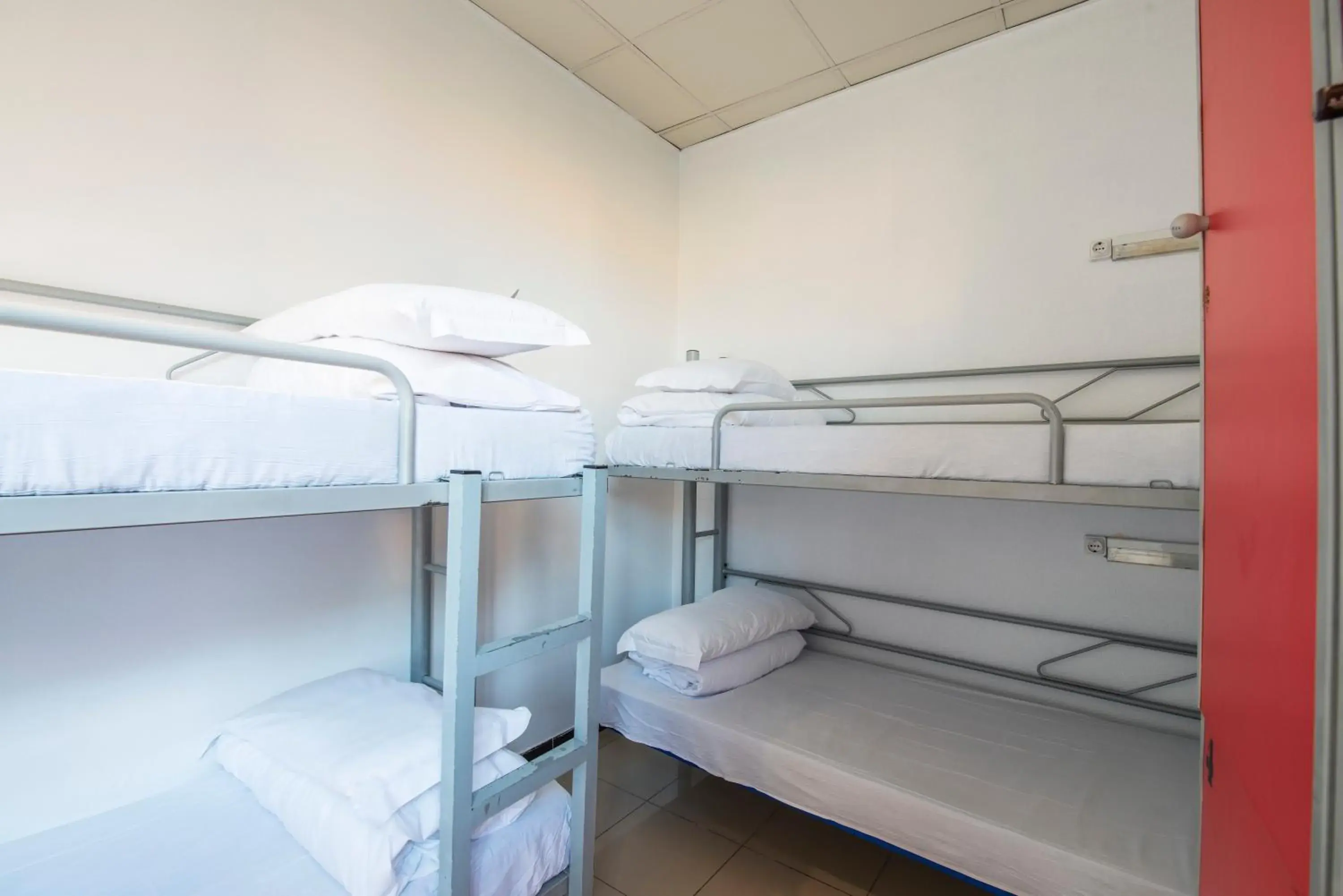 Quadruple Room Shared Bathroom in Safestay Barcelona Passeig de Gràcia Quadruple Room Shared Bathroom in Safestay Barcelona Passeig de Gràcia