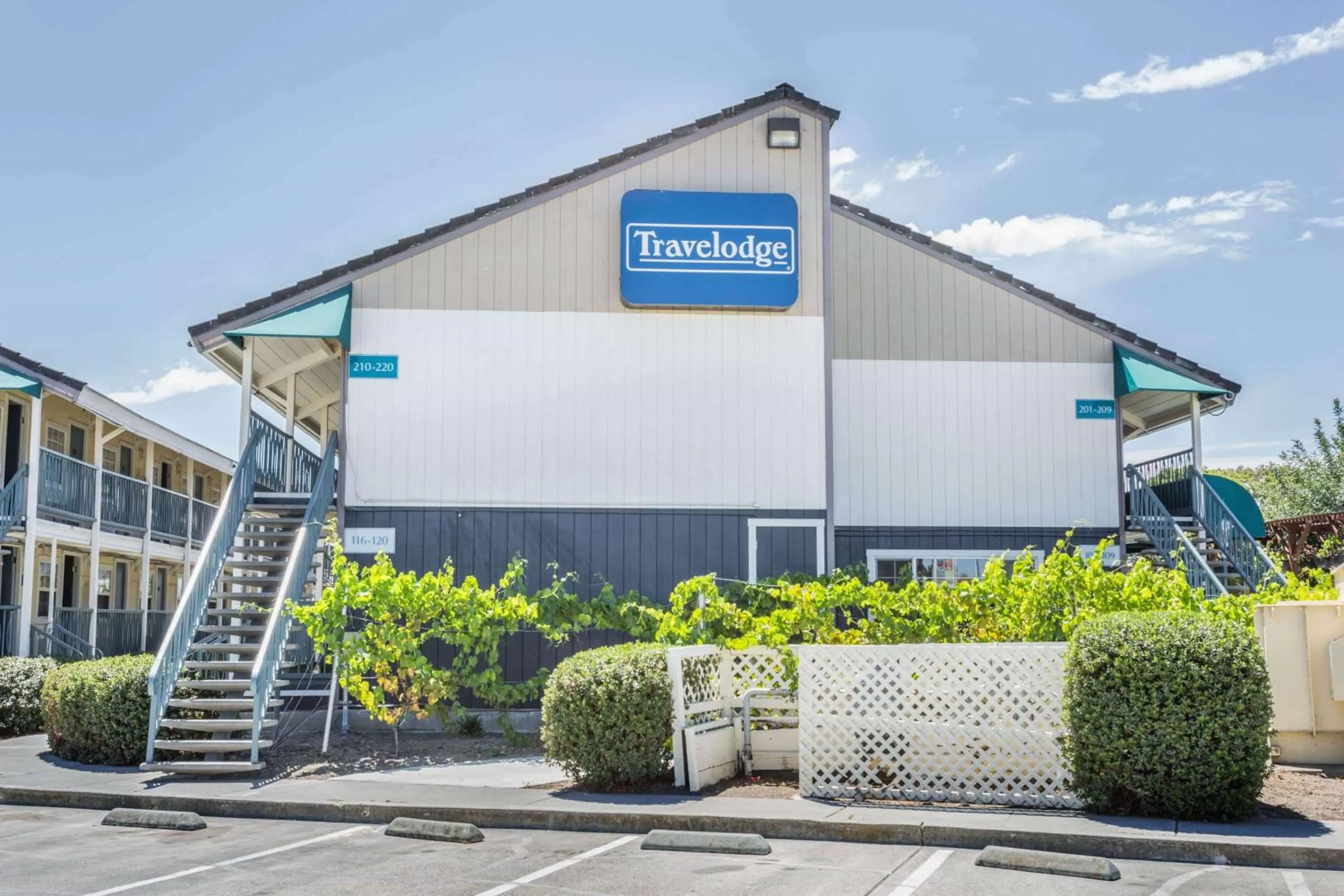 Property building in Travelodge by Wyndham Fairfield/Napa Valley