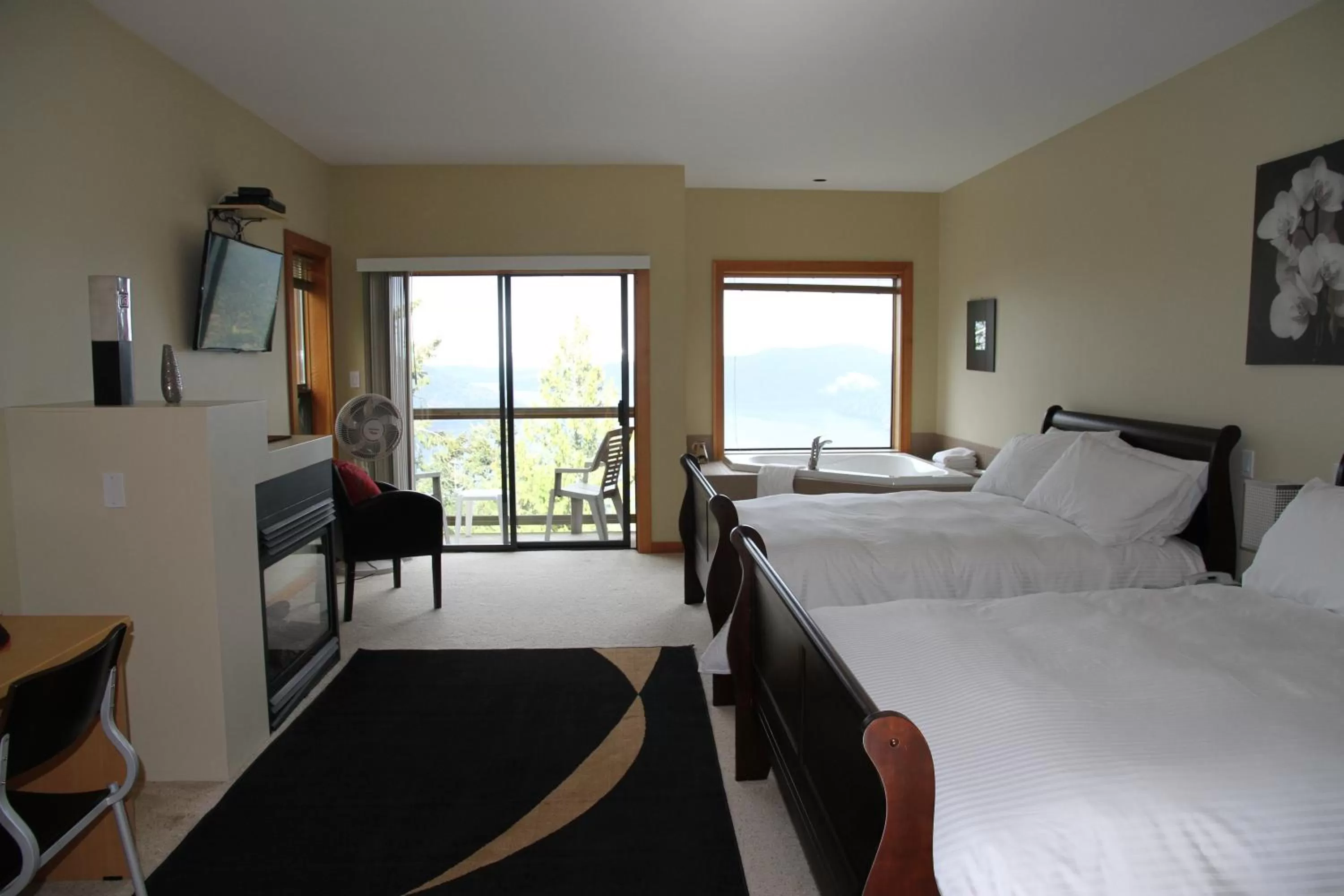 Bed in Moon Water Lodge