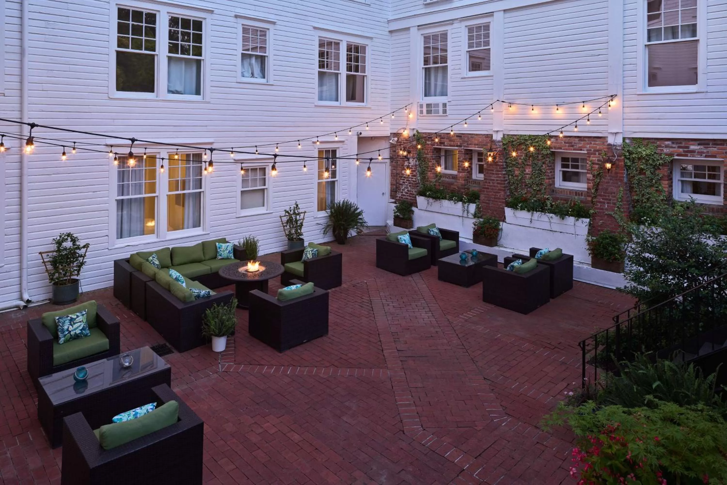 Inner courtyard view in The Partridge Inn Augusta, Curio Collection by Hilton