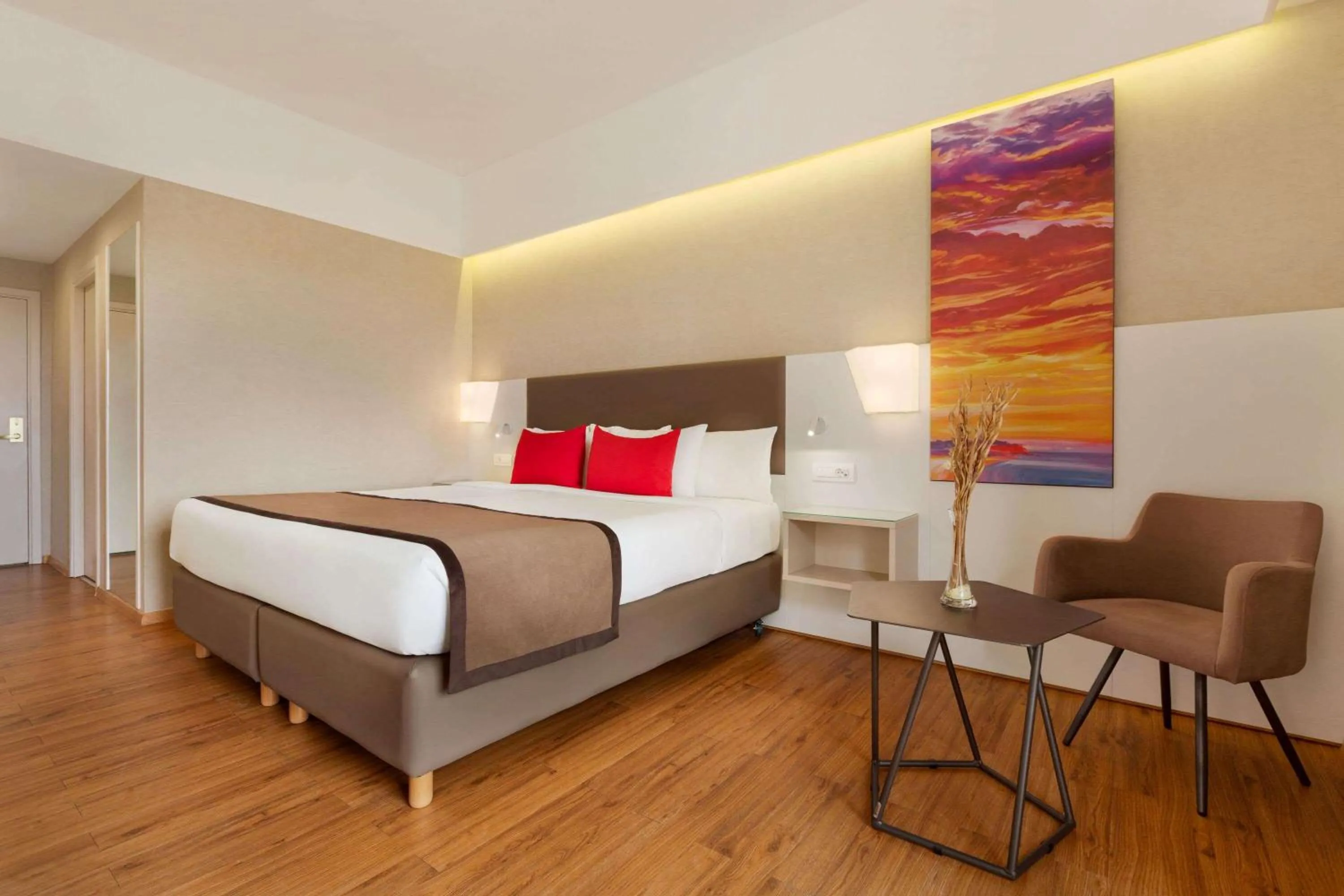 Photo of the whole room, Bed in Ramada Plaza by Wyndham Thraki