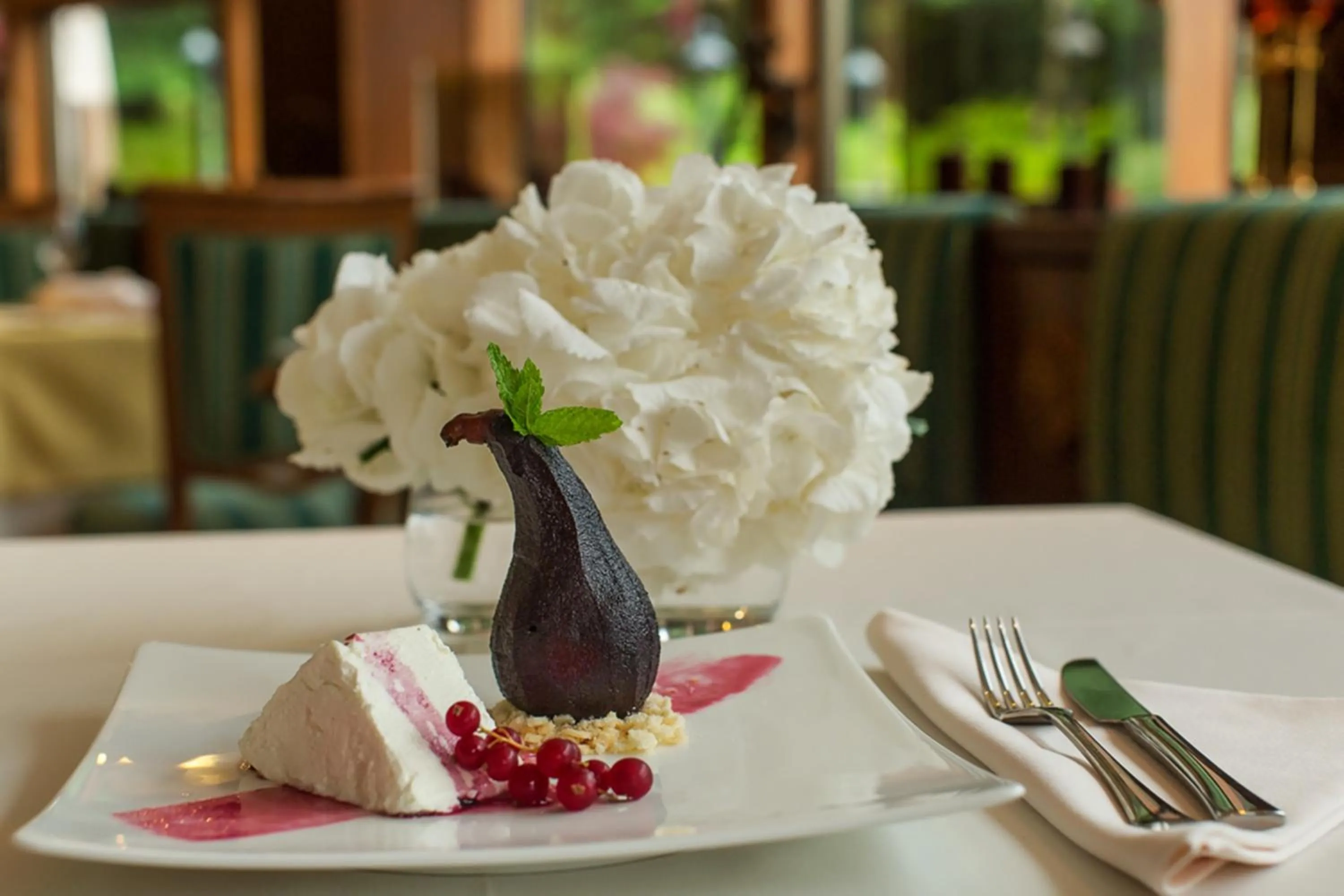 Restaurant/places to eat in Lux Garden Hotel