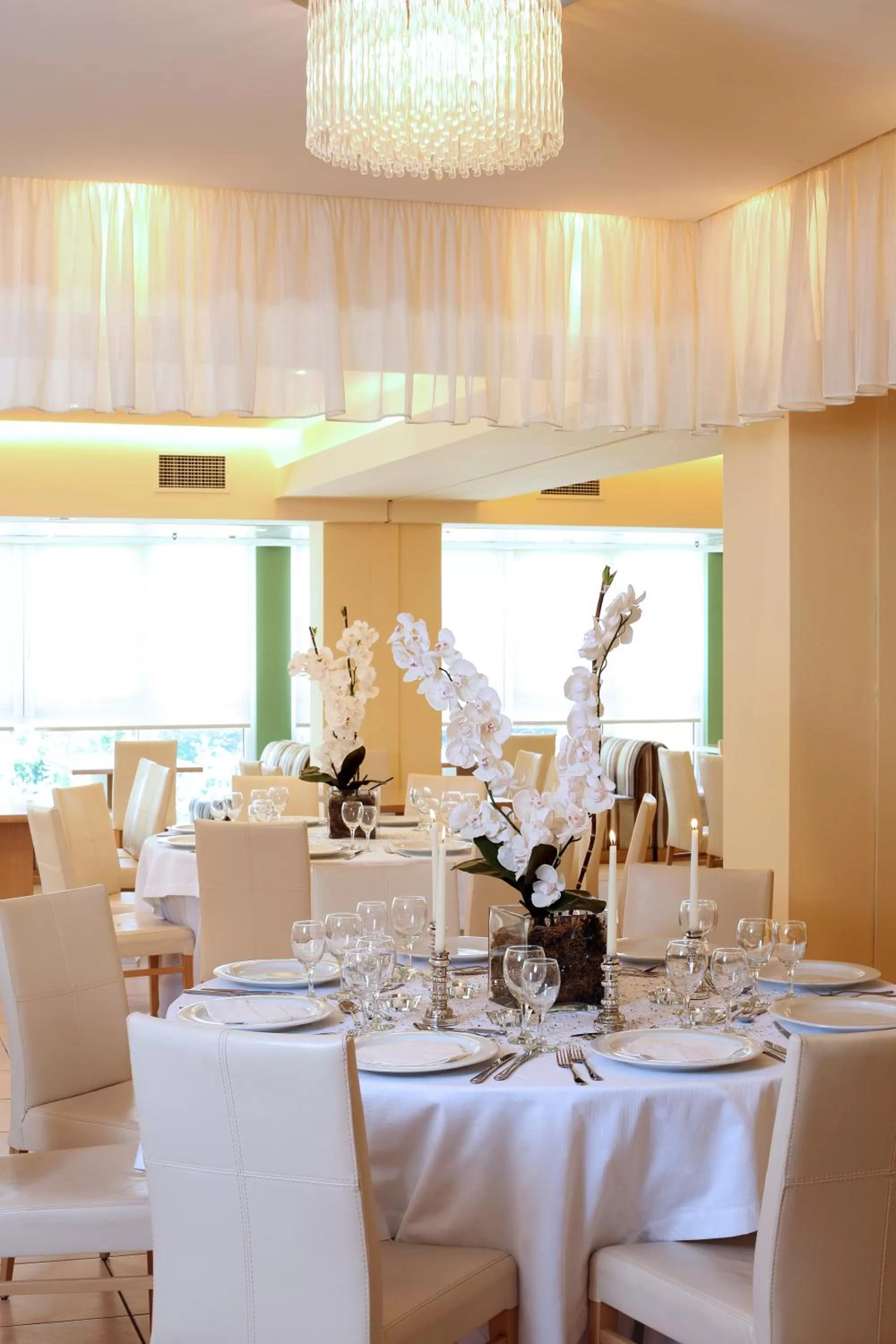 Restaurant/places to eat in Ariti Grand Hotel