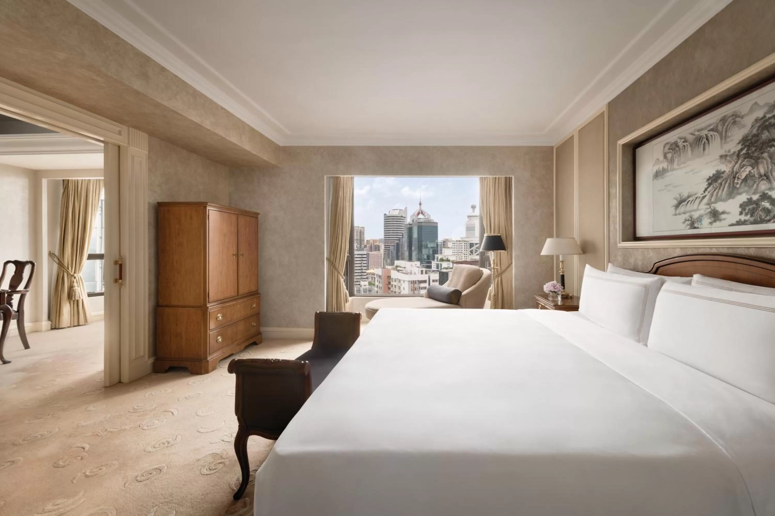 Bedroom, Bed in Shangri-La Shenzhen