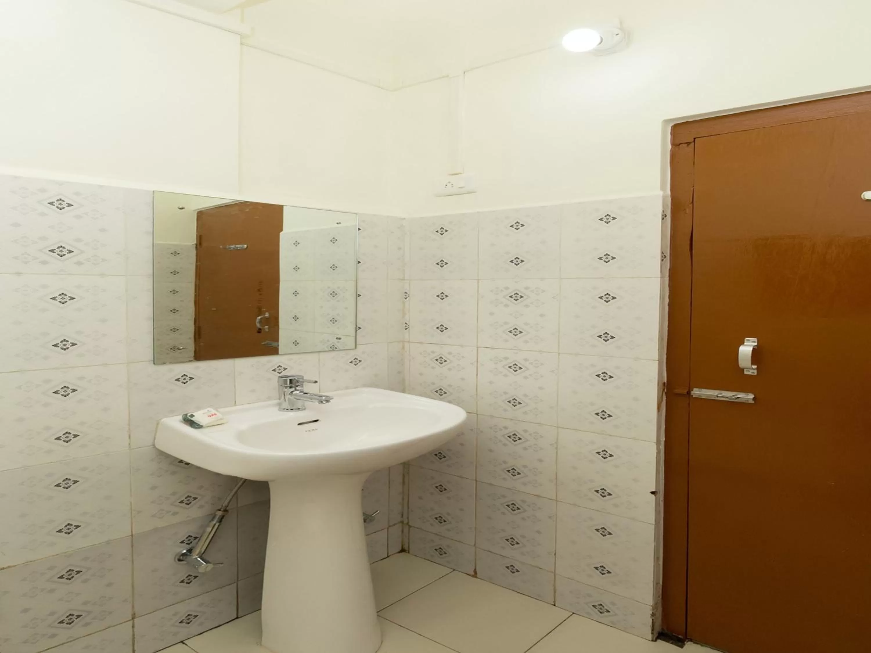Bathroom in Hotel Travellers INN