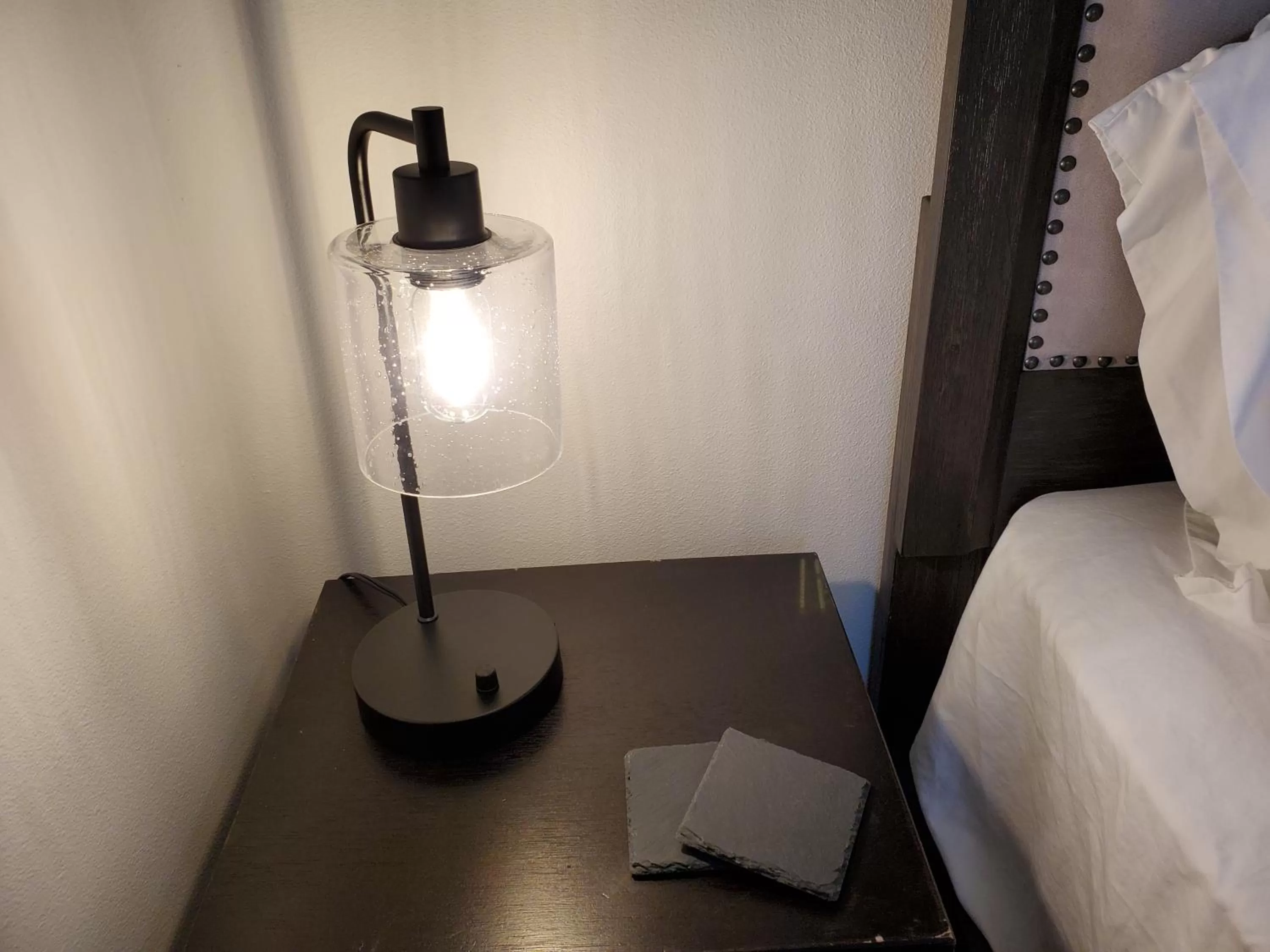 Bed in Moonstone Beach Motel