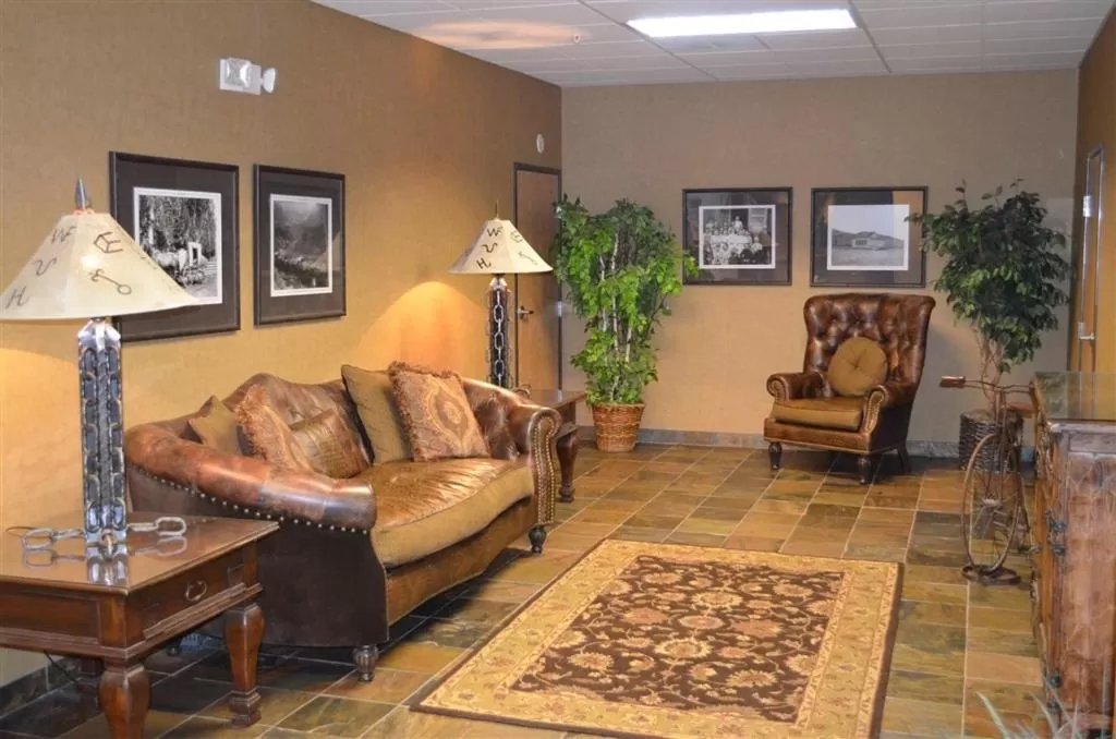 Decorative detail in Inn at Cross Keys Station