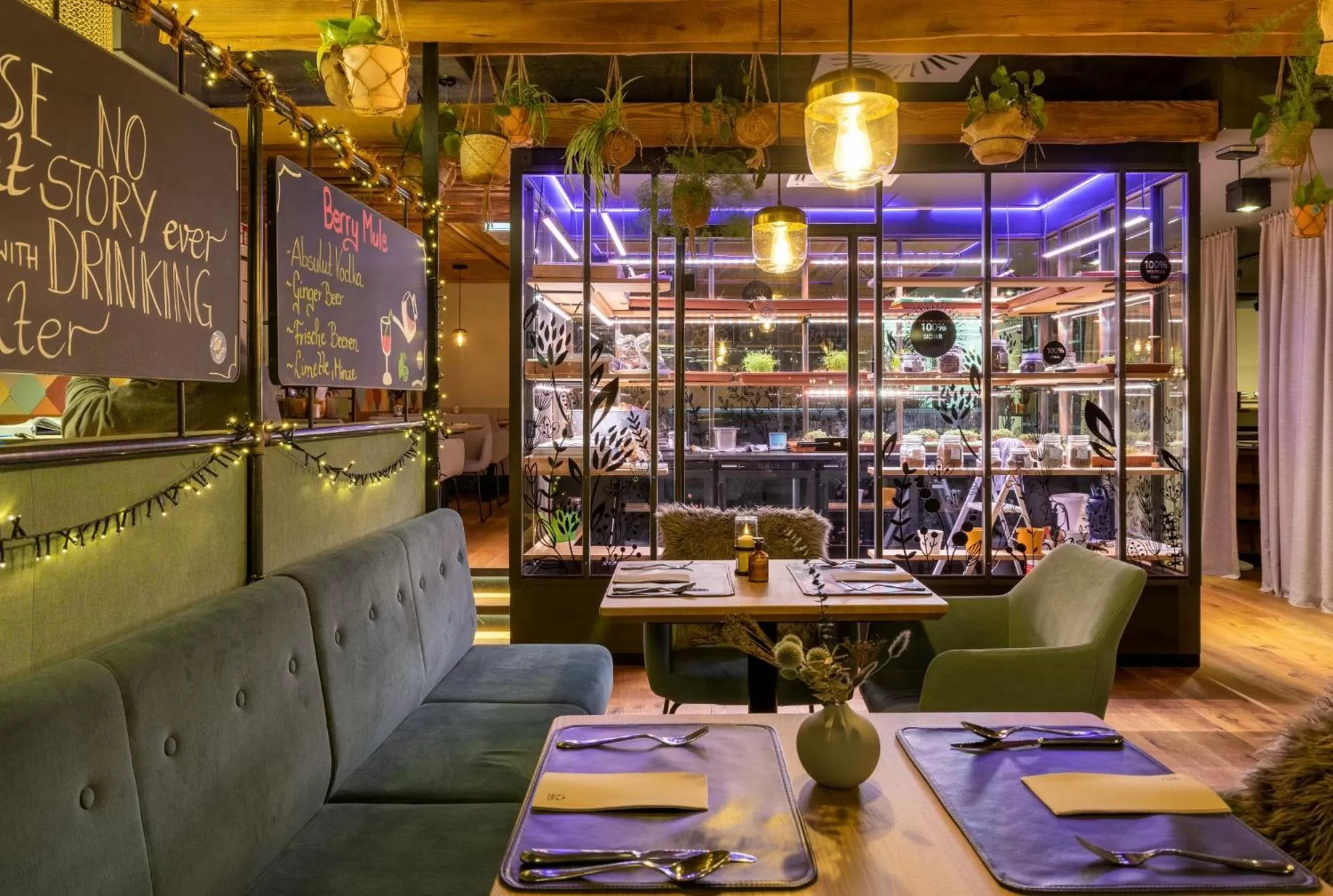 Restaurant/places to eat in Mountain Hotel Luis