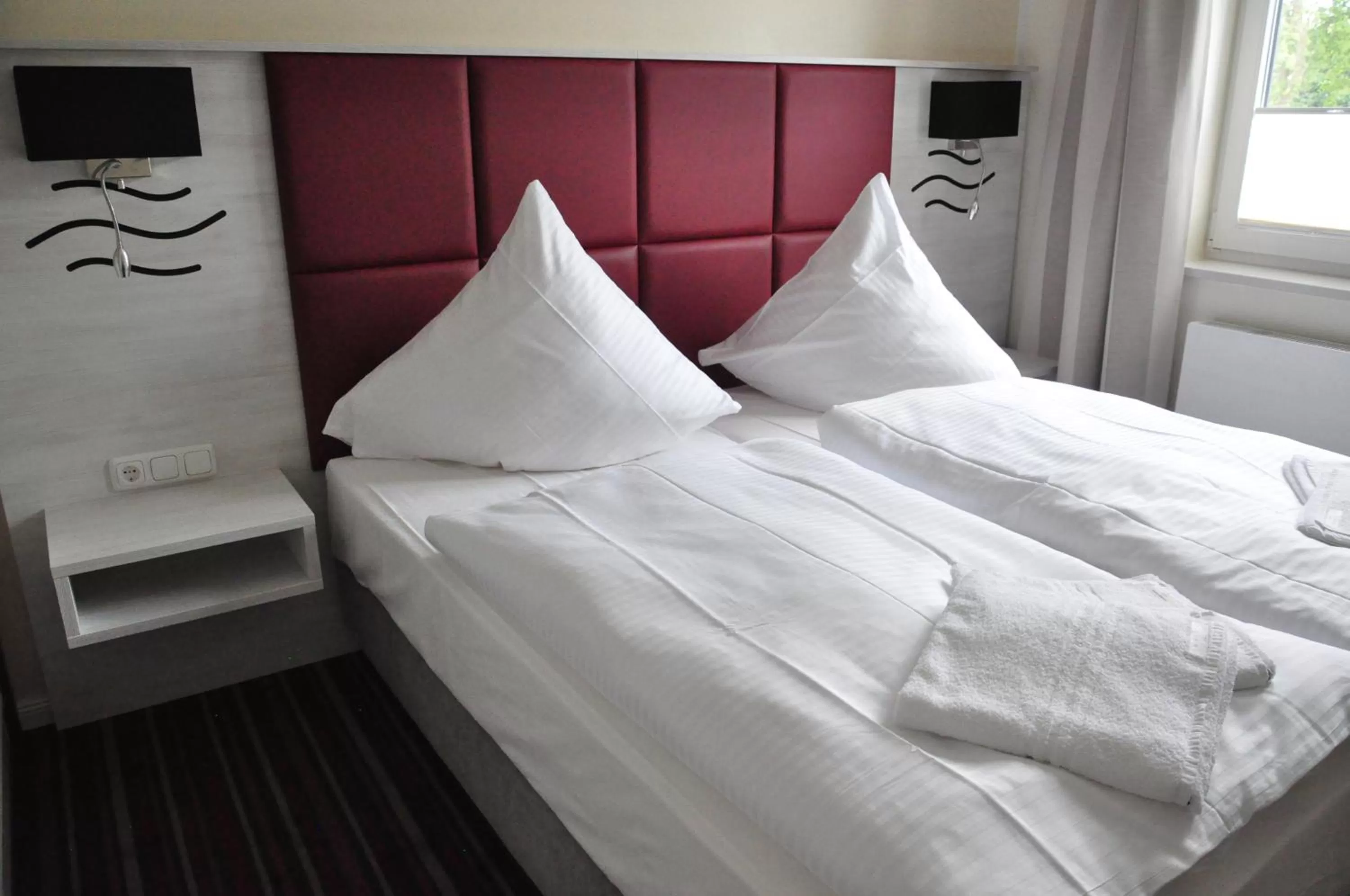 Bedroom, Bed in Avalon Hotel Bellevue