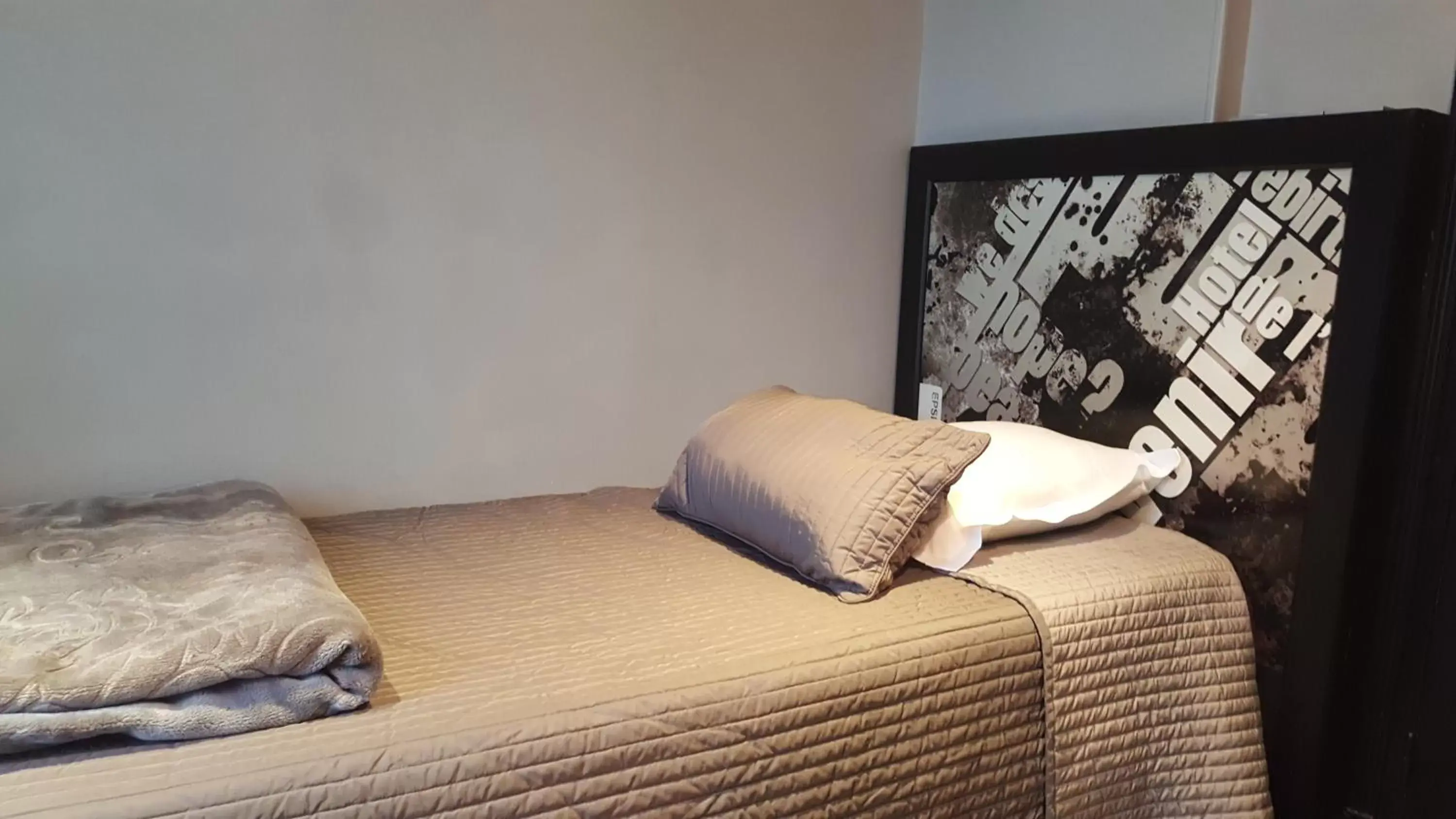 Single Room in Café Hôtel de l'Avenir Single Room in Café Hôtel de l'Avenir