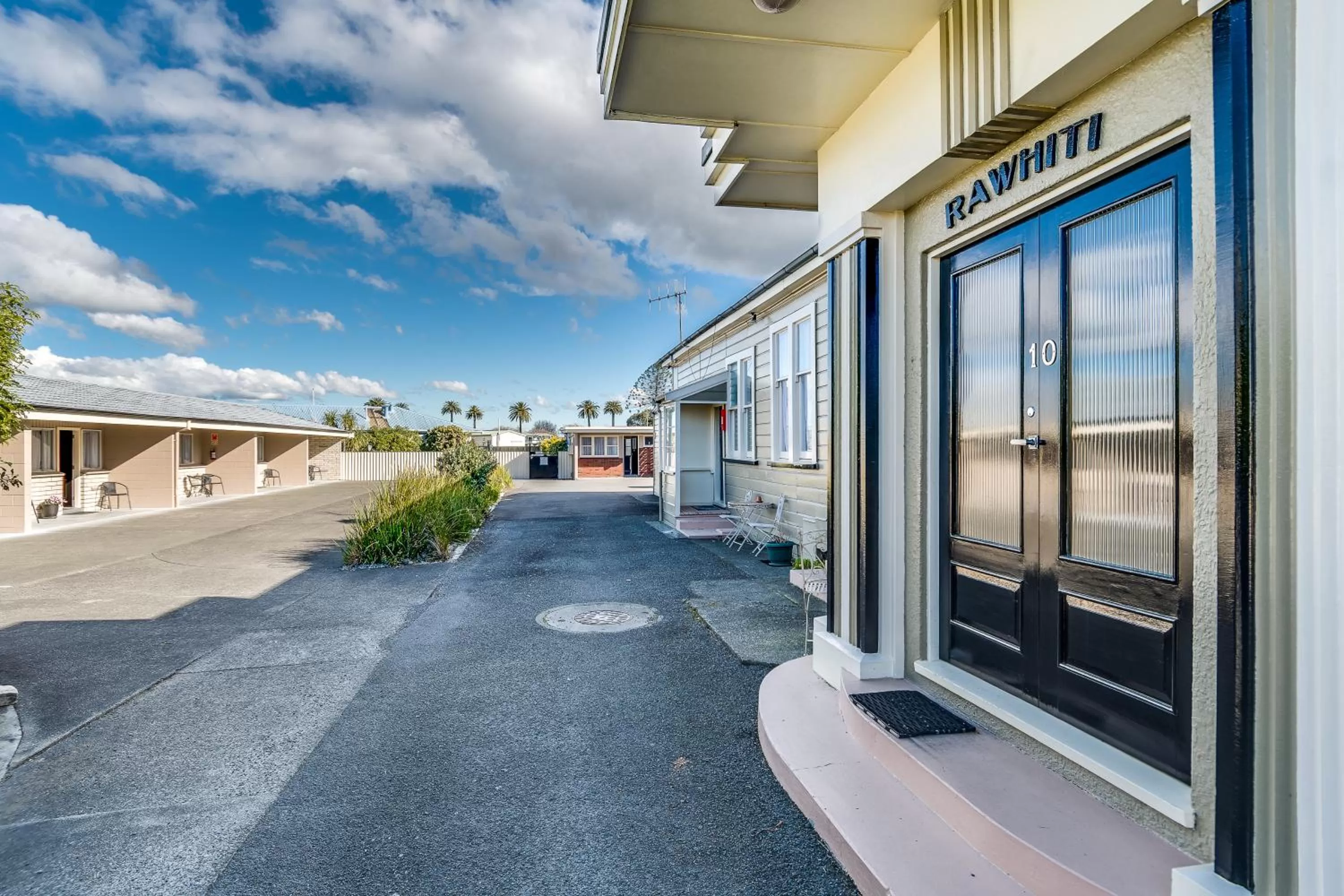 Facade/entrance, Property Building in Gardner Court Motel