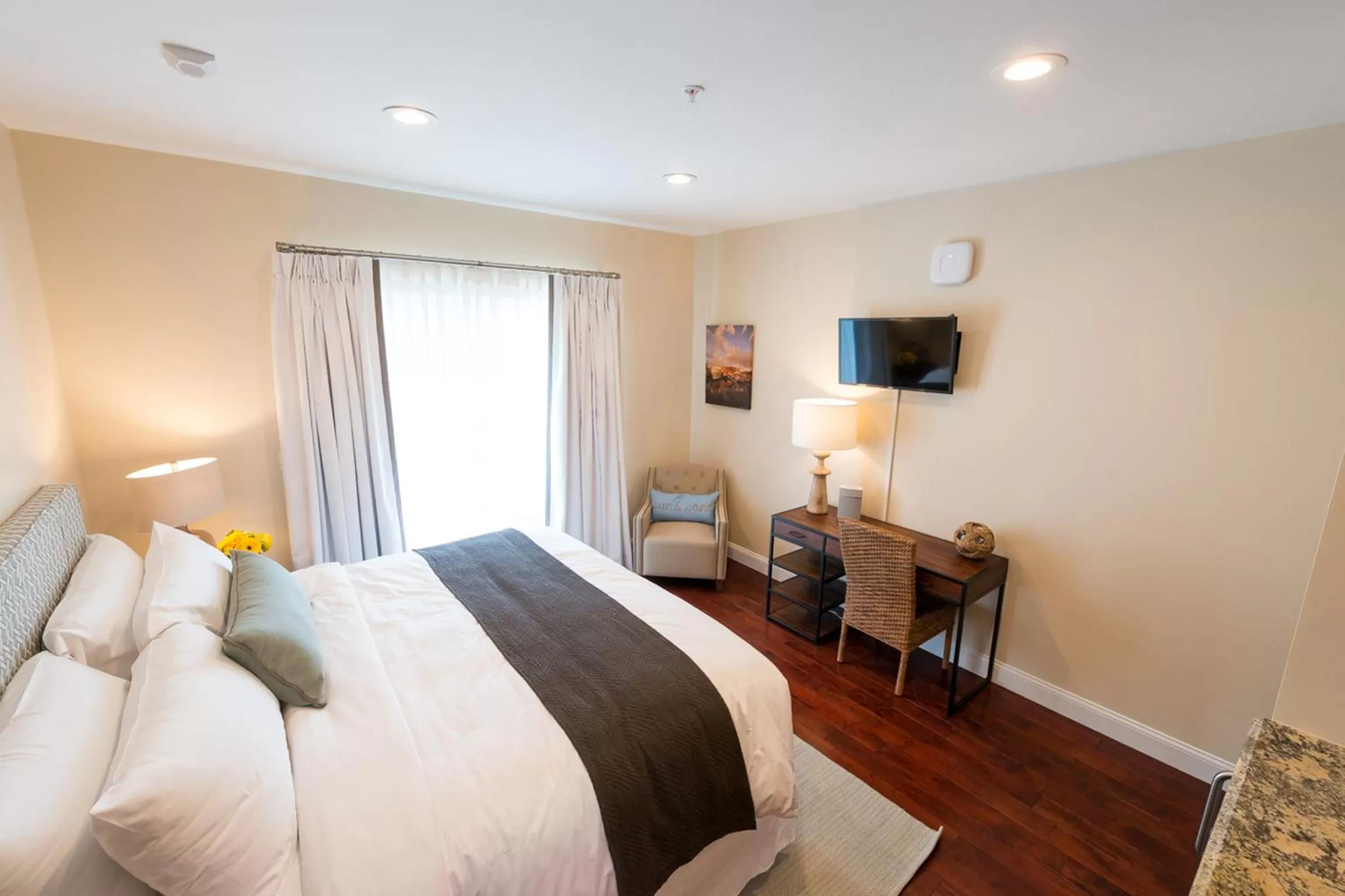 Photo of the whole room, Bed in The East Island Reserve Hotel