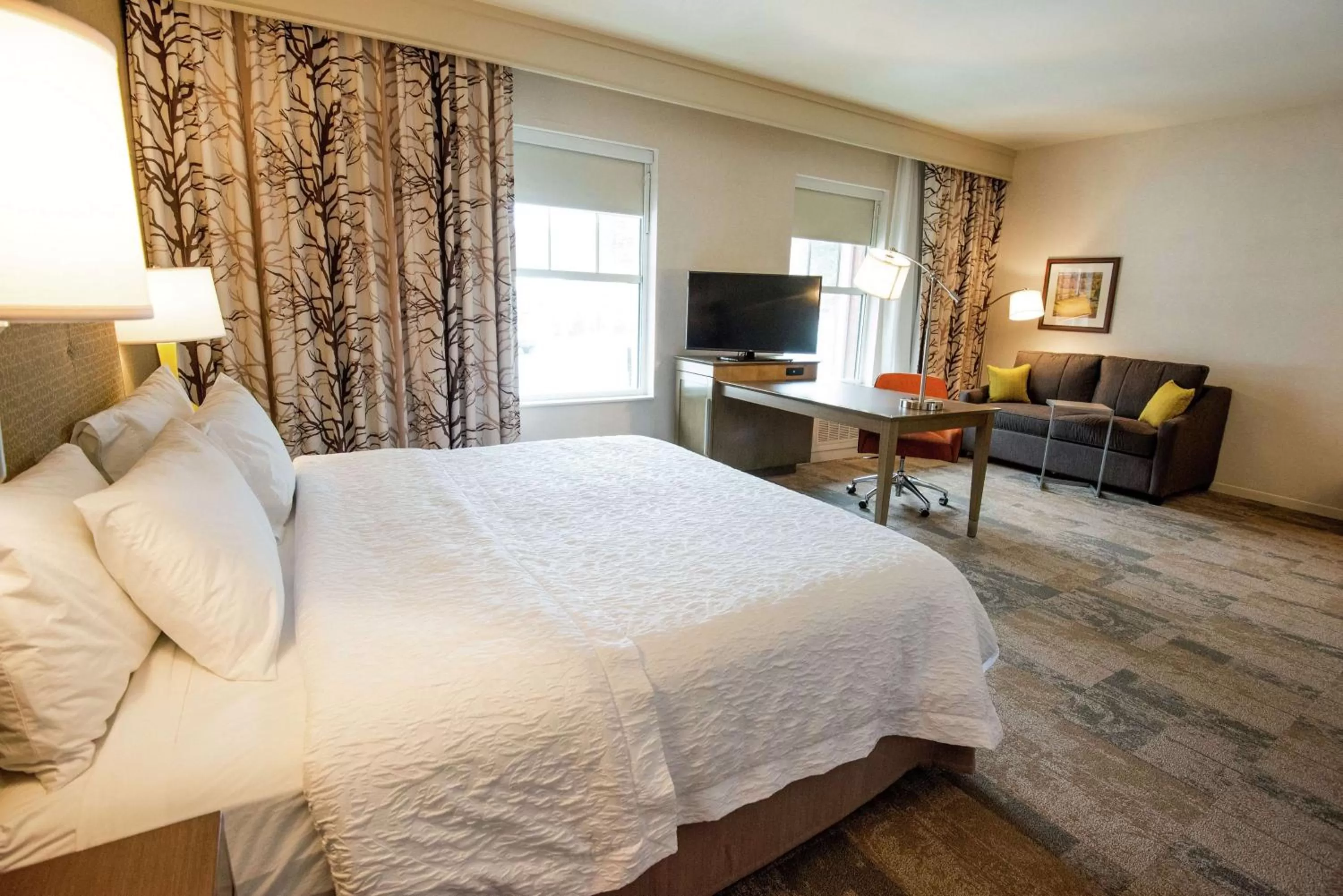 Bedroom, Bed in Hampton Inn & Suites Manchester, Vt