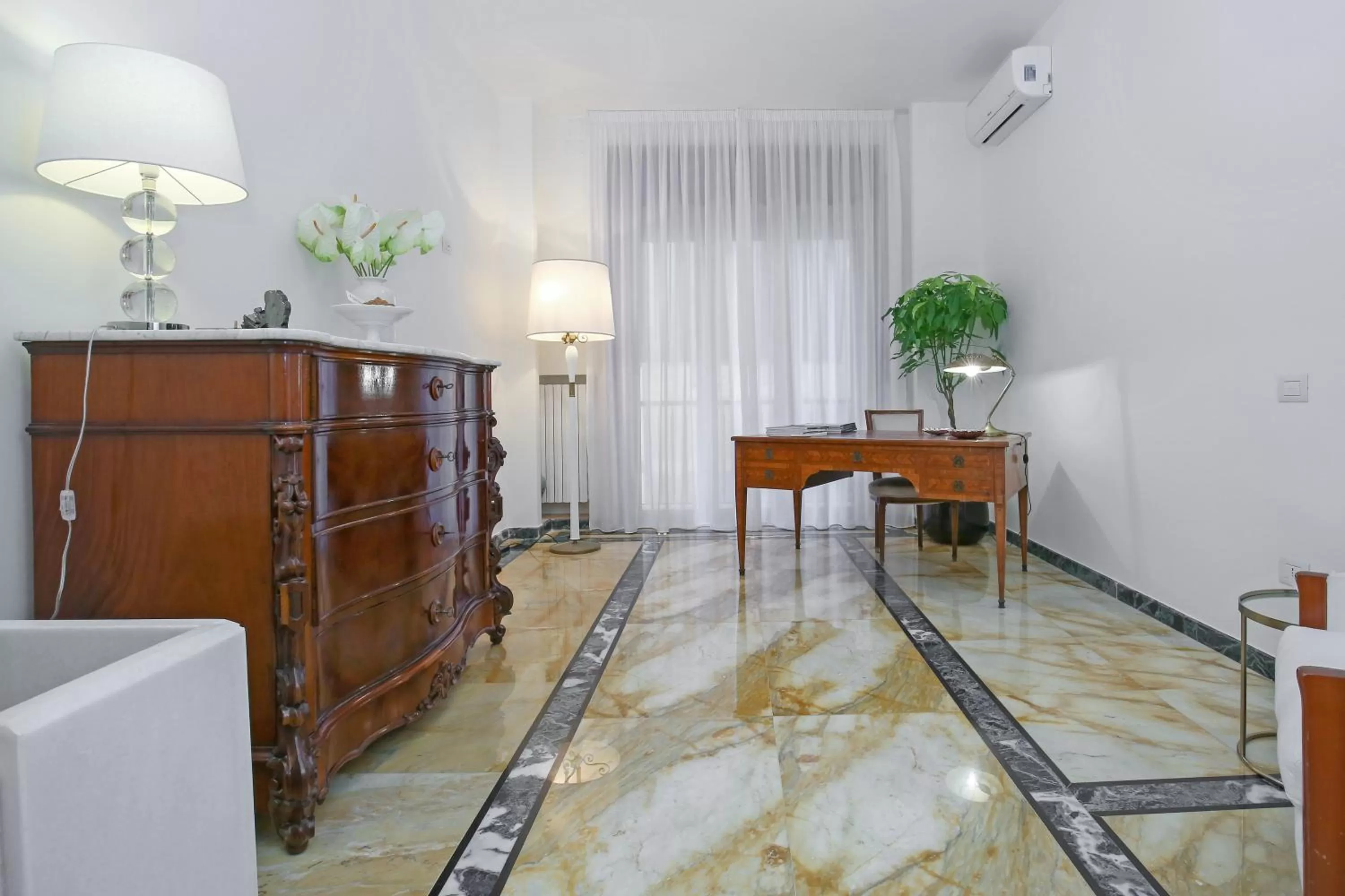 Starhost - GOLDEN SUITE