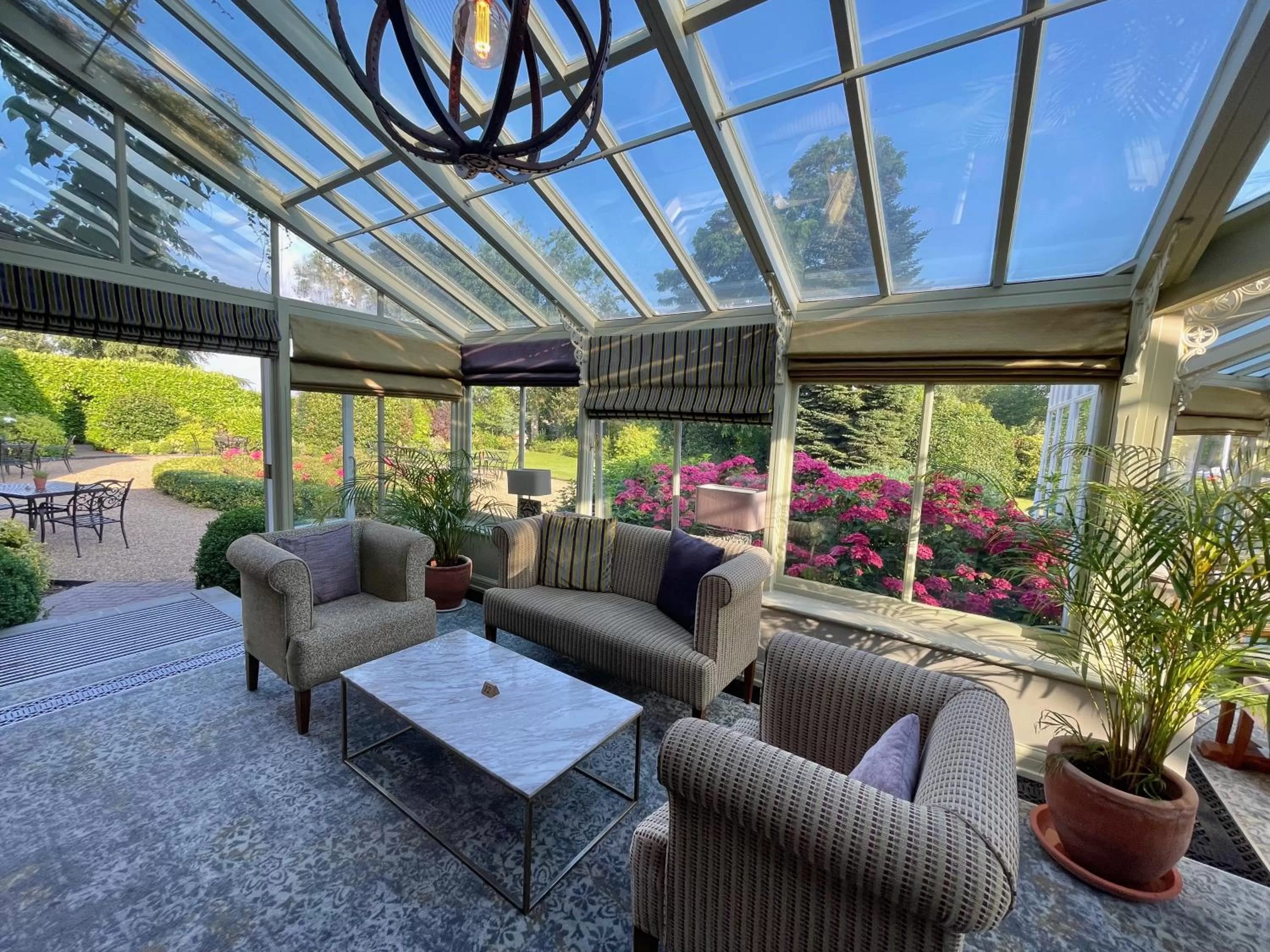 Lounge or bar in Park Farm Hotel