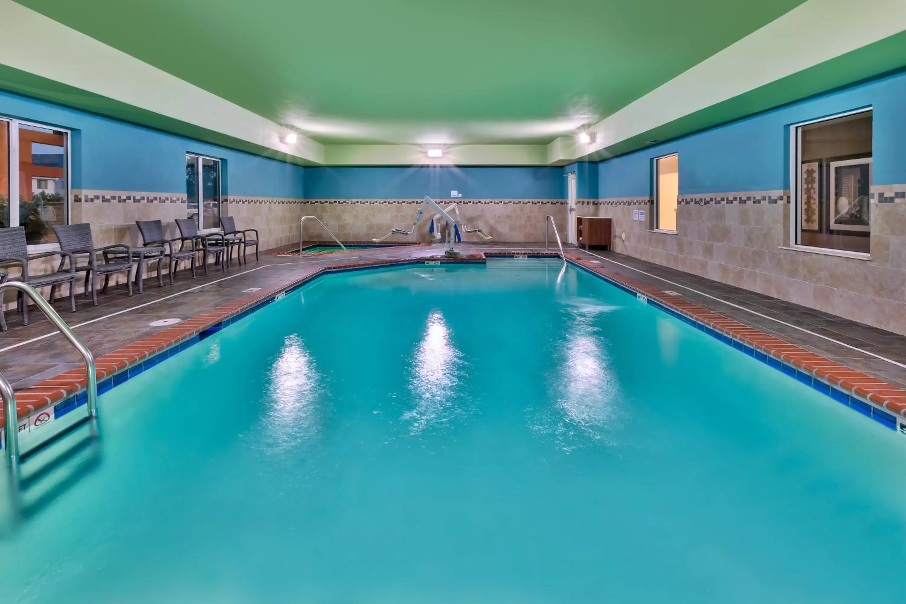 Swimming pool in Holiday Inn Express & Suites - Effingham by IHG