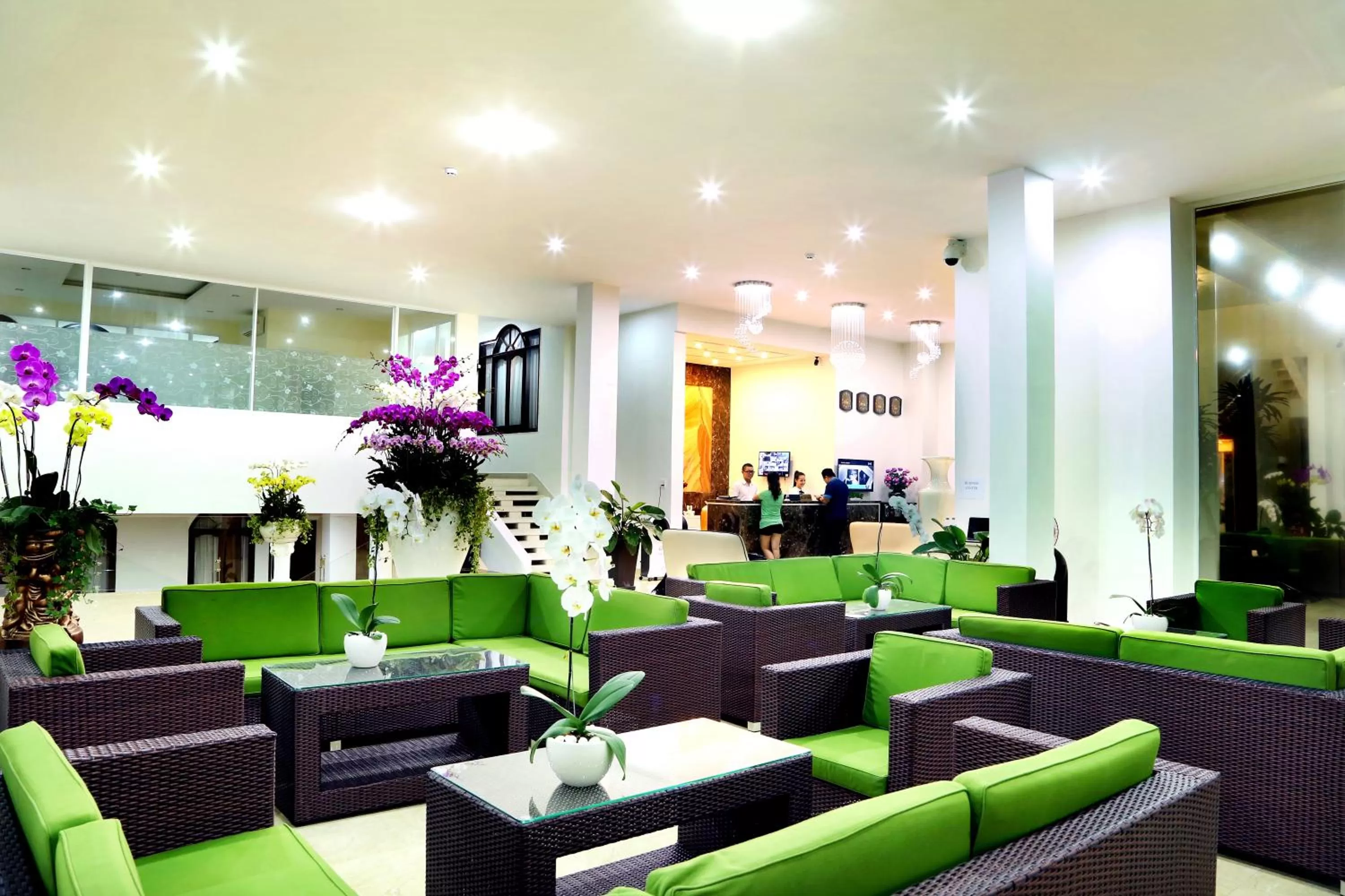 Lobby or reception in Thien Ha Hotel & Apartment