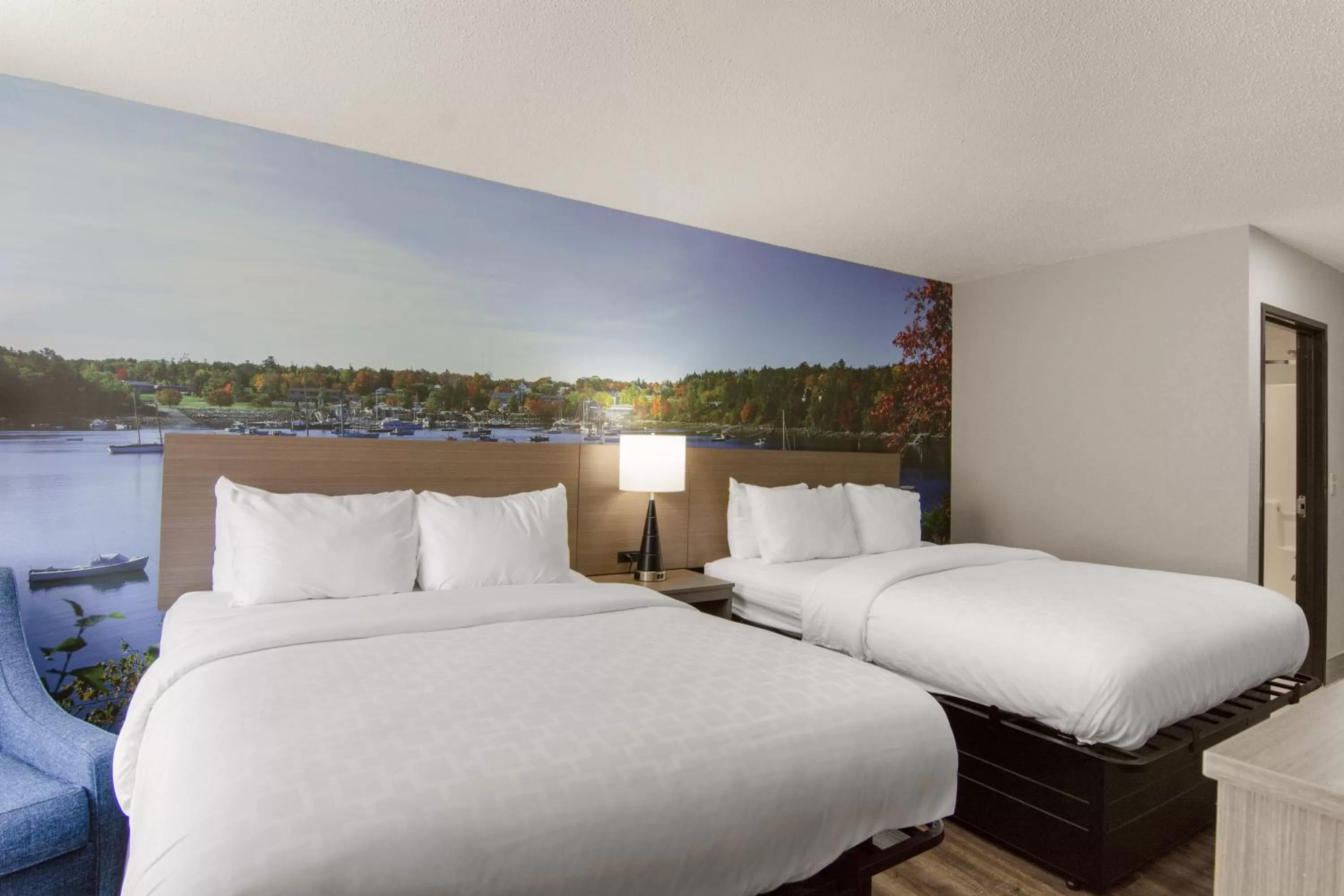 Photo of the whole room, Bed in Clarion Pointe on the lake Clarksville-South Hill West